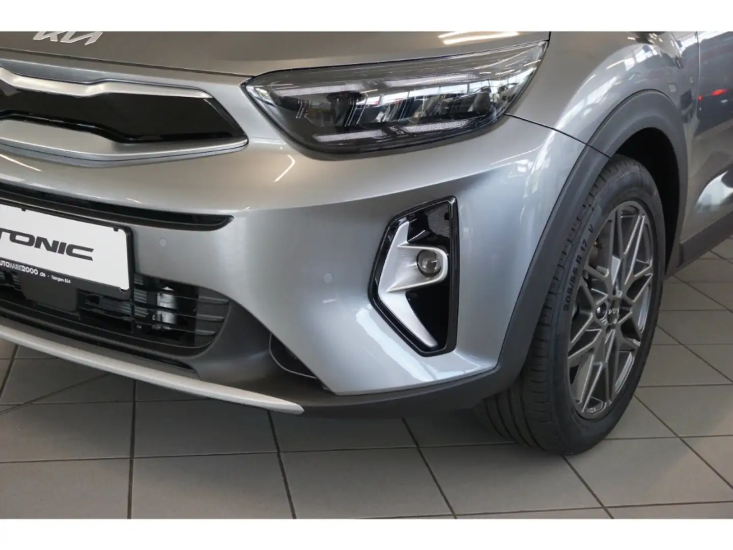 Kia Stonic 1.0 T-GDI 120 48V Nightline Ed. Navi LM SHZ Kamera Grau - 2
