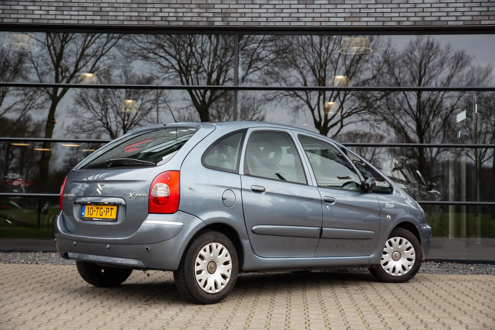 Citroen Xsara Picasso 1.6i-16V Caractère Grau - 2