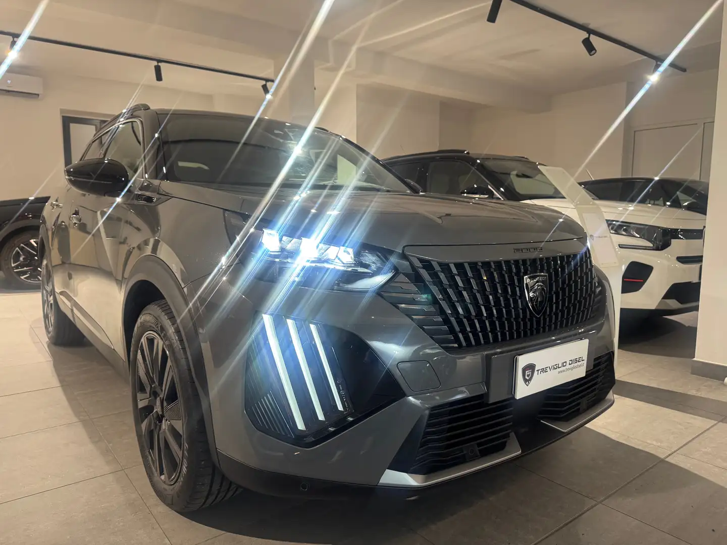 Peugeot 2008 1.2 HYBRID GT TETTO PANORAMICO - USATO GARANTITO - Grijs - 1