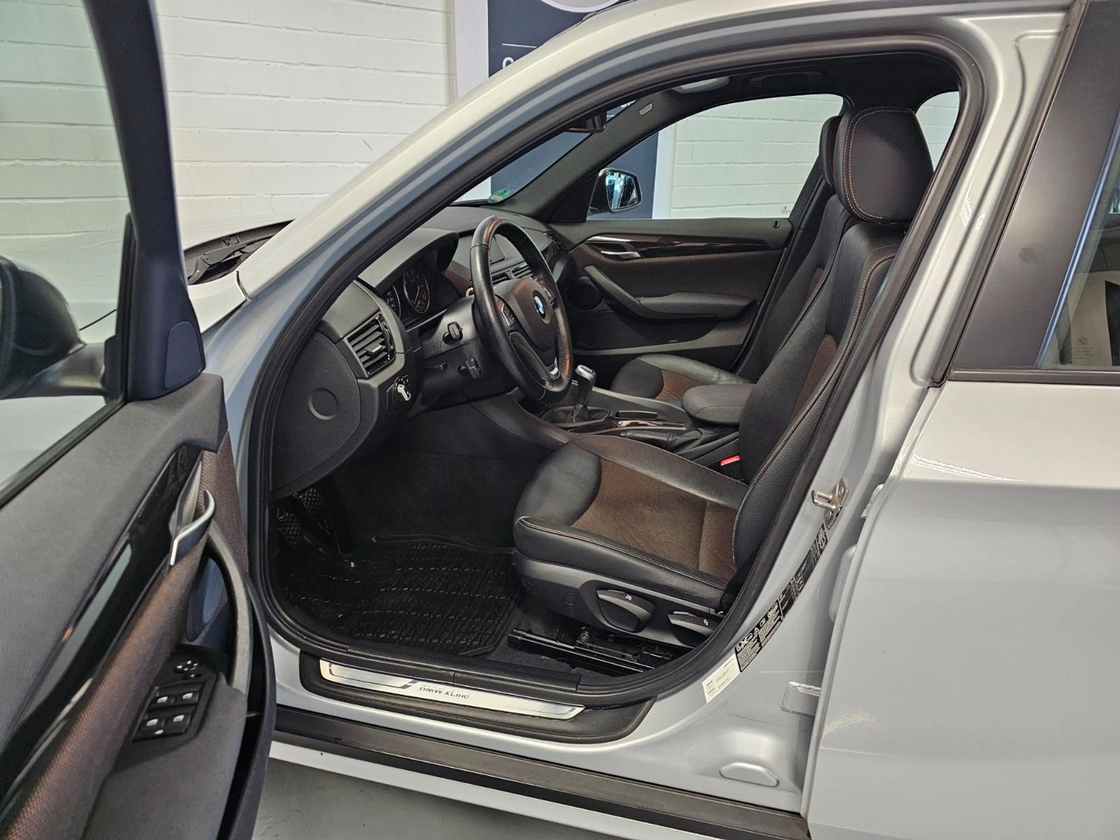 BMW X1 xDrive 20i Edition + XENON/LEDER/2xKlimaauto. — photo 9