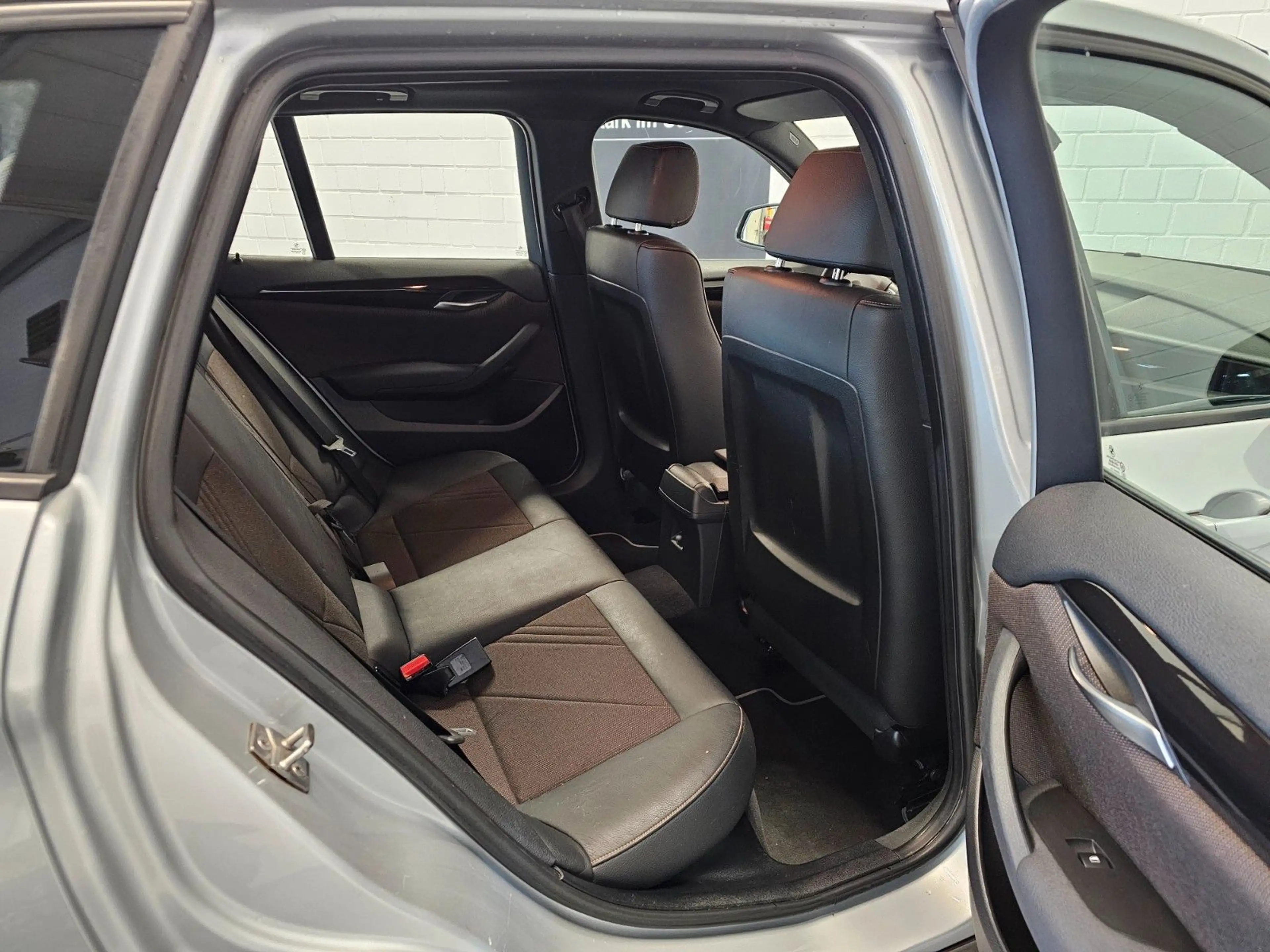 BMW X1 xDrive 20i Edition + XENON/LEDER/2xKlimaauto. — photo 12