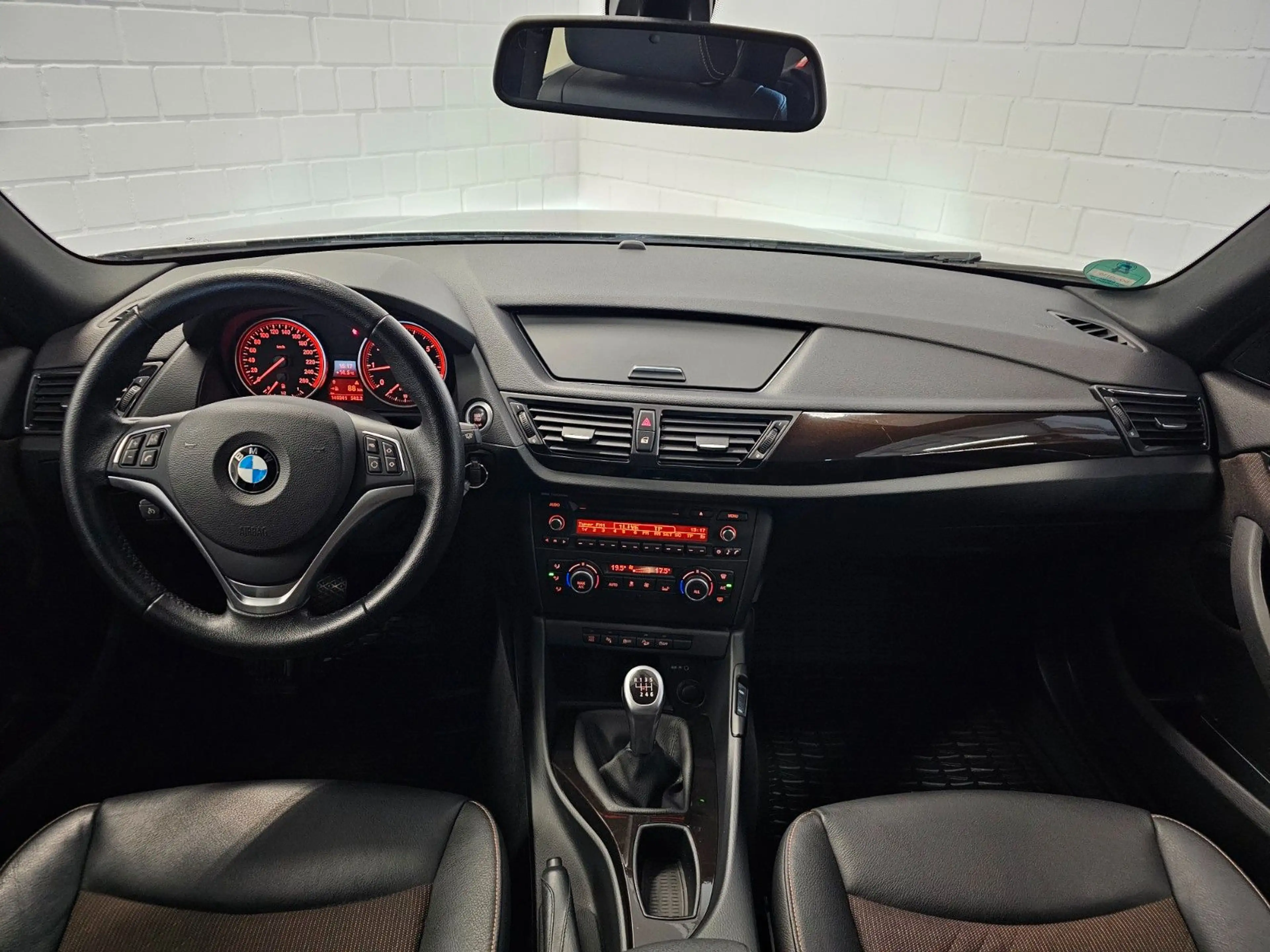 BMW X1 xDrive 20i Edition + XENON/LEDER/2xKlimaauto. — photo 13