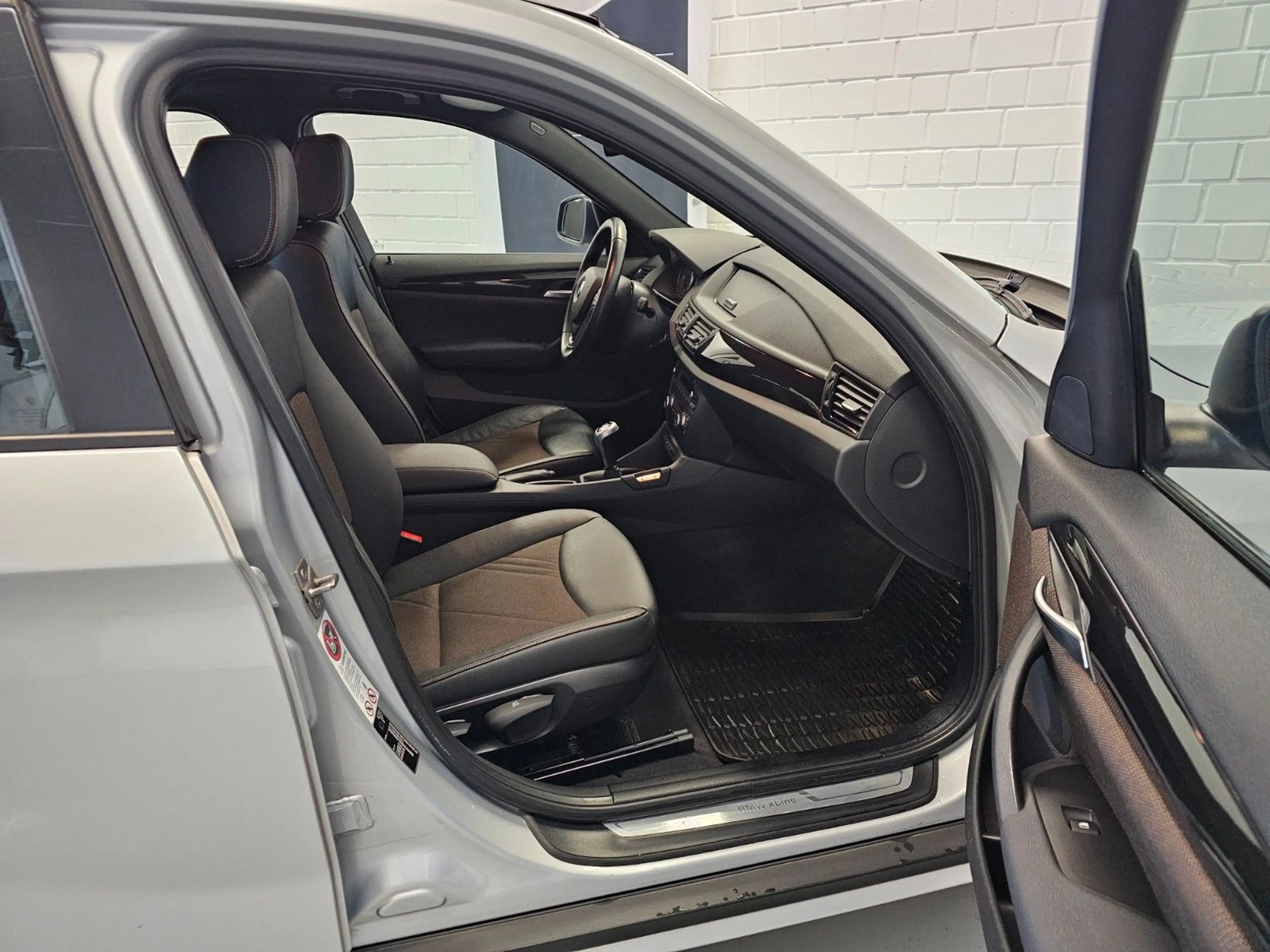 BMW X1 xDrive 20i Edition + XENON/LEDER/2xKlimaauto. — photo 11