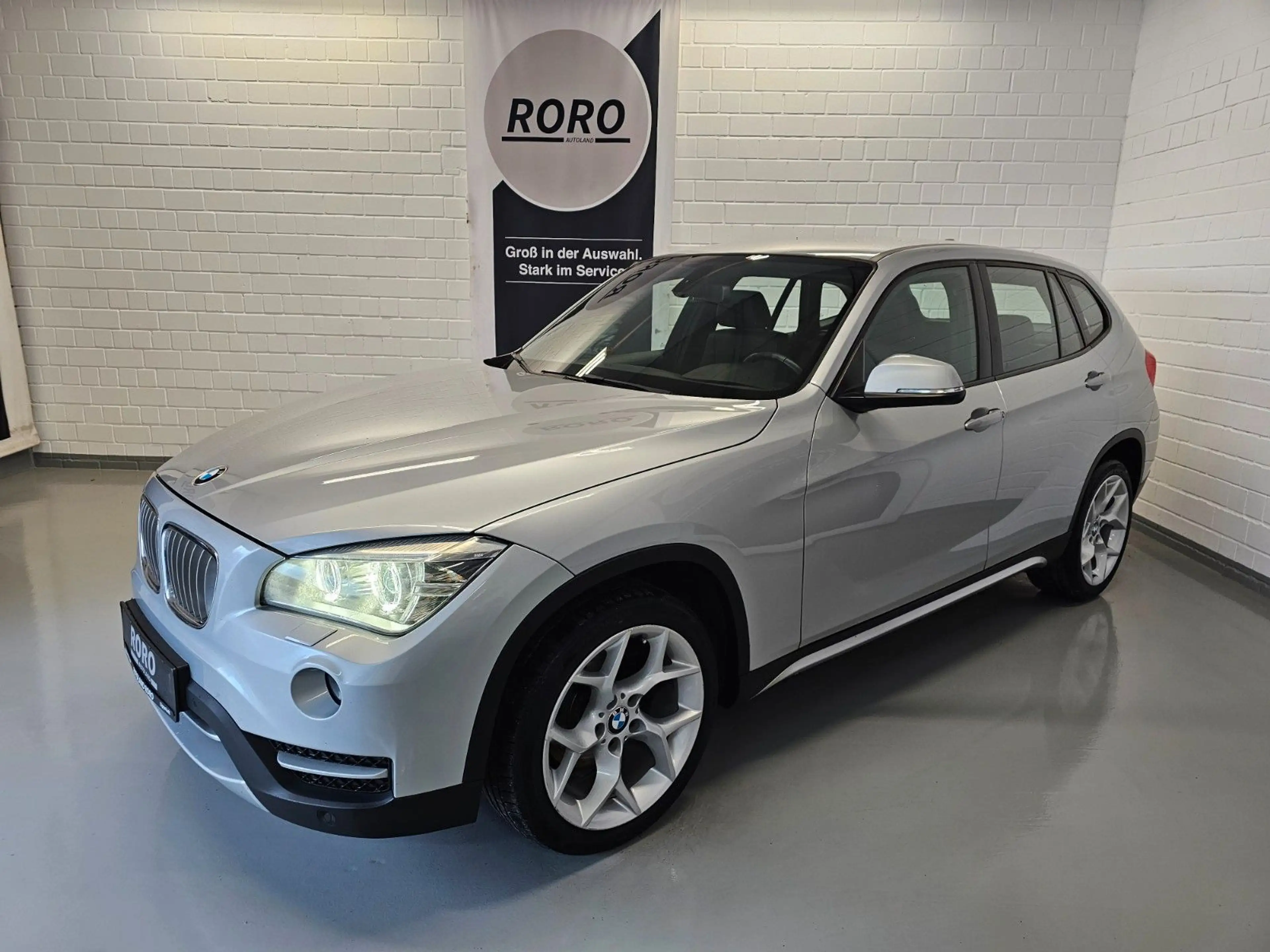 BMW X1 xDrive 20i Edition + XENON/LEDER/2xKlimaauto. — photo 2