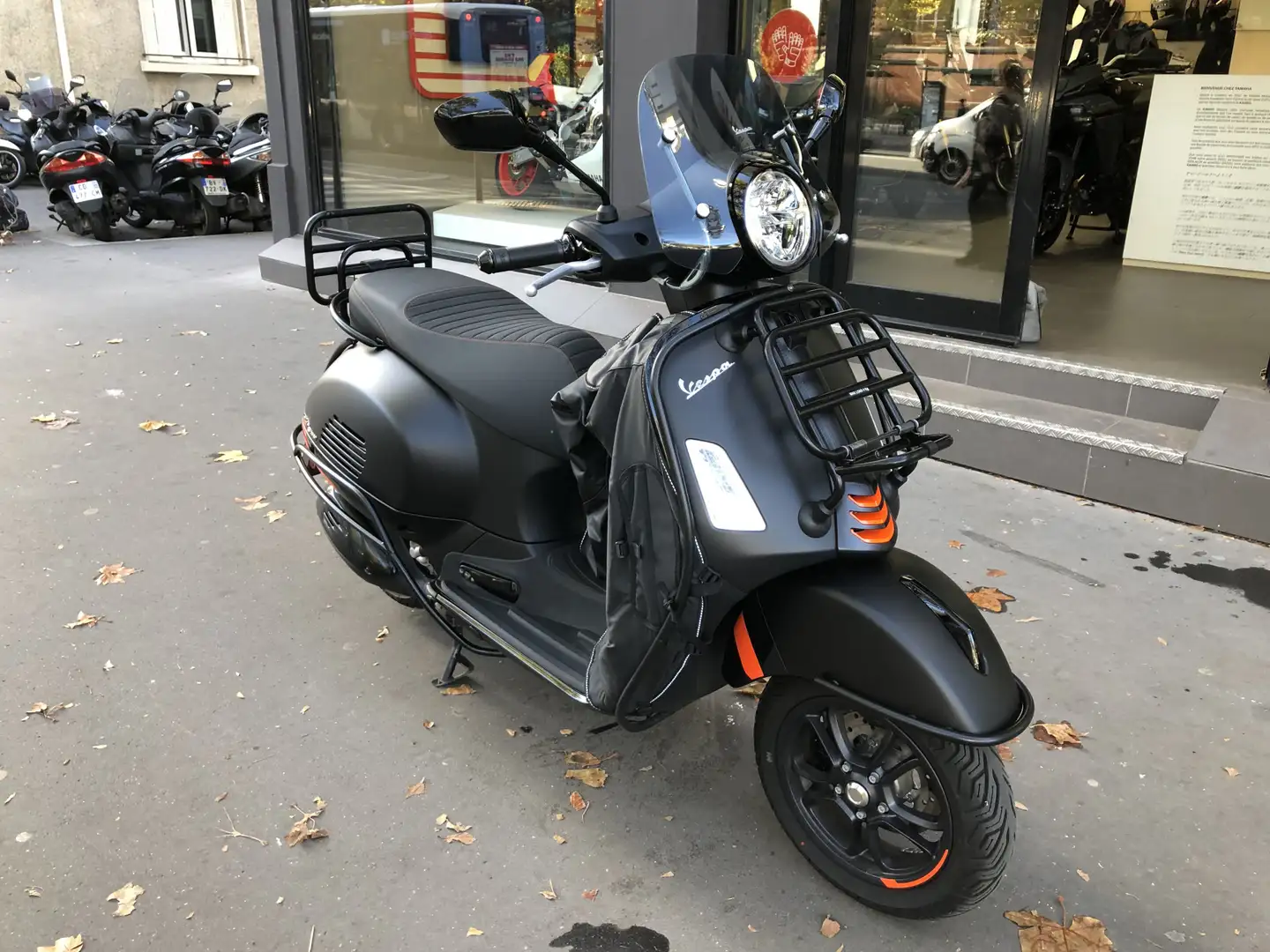Vespa GTS Super Sport Zwart - 1