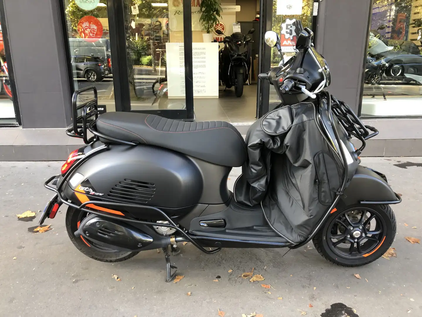 Vespa GTS Super Sport Zwart - 2
