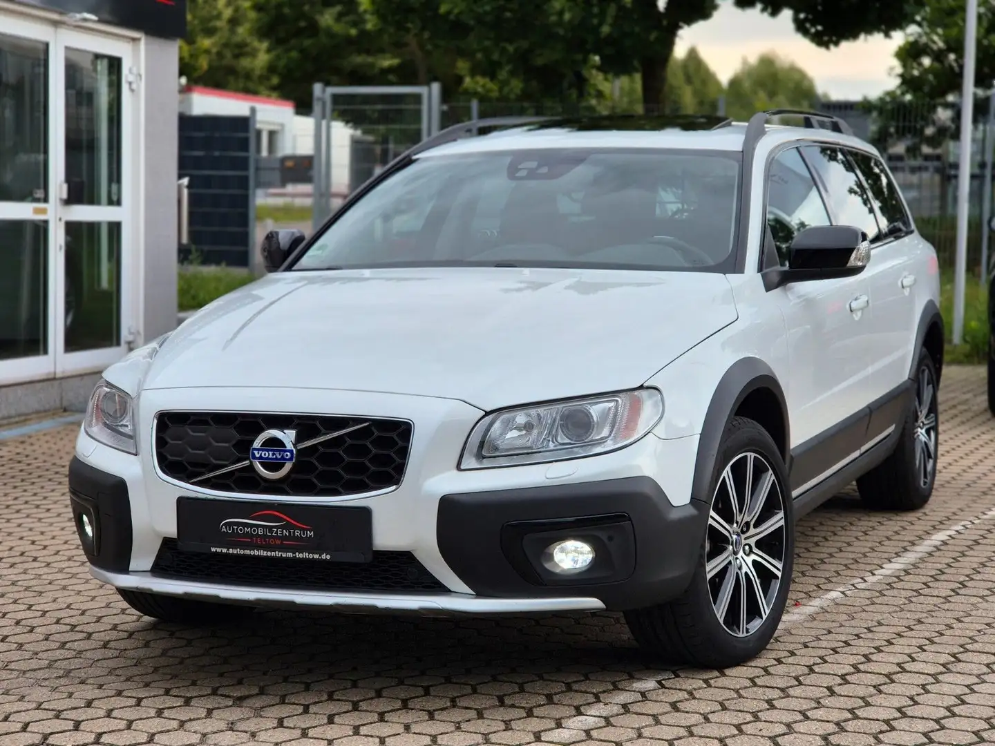 Volvo XC70 Linje Svart AWD Automatik Harman Kardon AHK Weiß - 1