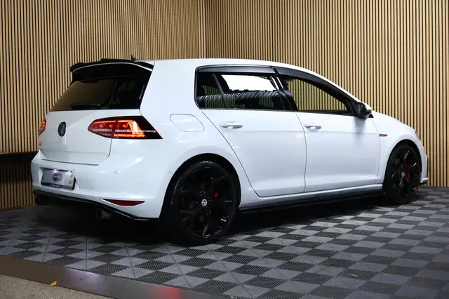 Volkswagen Golf view 6