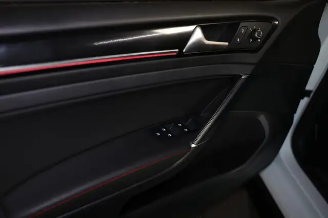 Volkswagen Golf view 12