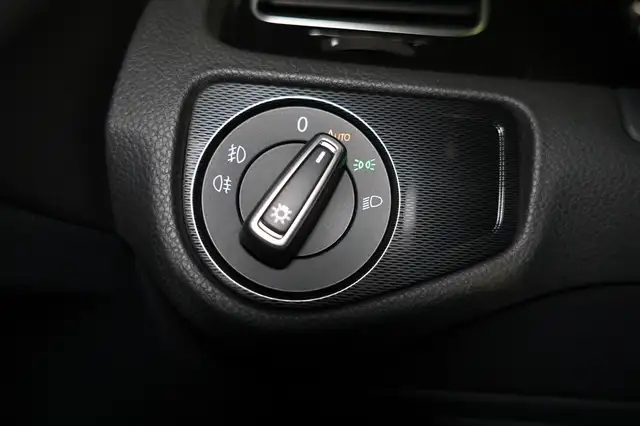 Volkswagen Golf view 14