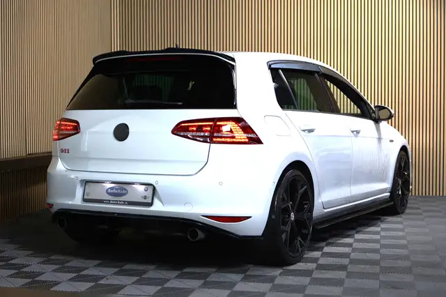 Volkswagen Golf view 3
