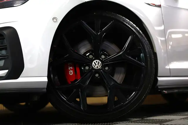 Volkswagen Golf view 4