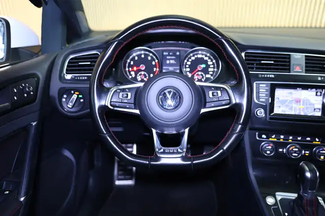 Volkswagen Golf view 20