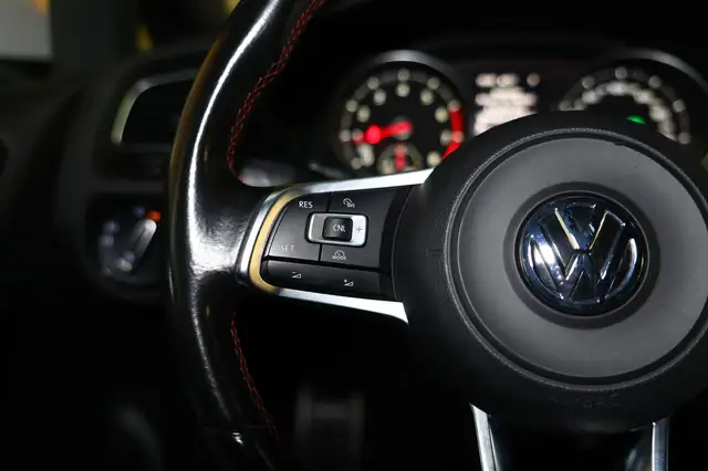 Volkswagen Golf view 17