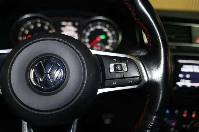 Volkswagen Golf view 18