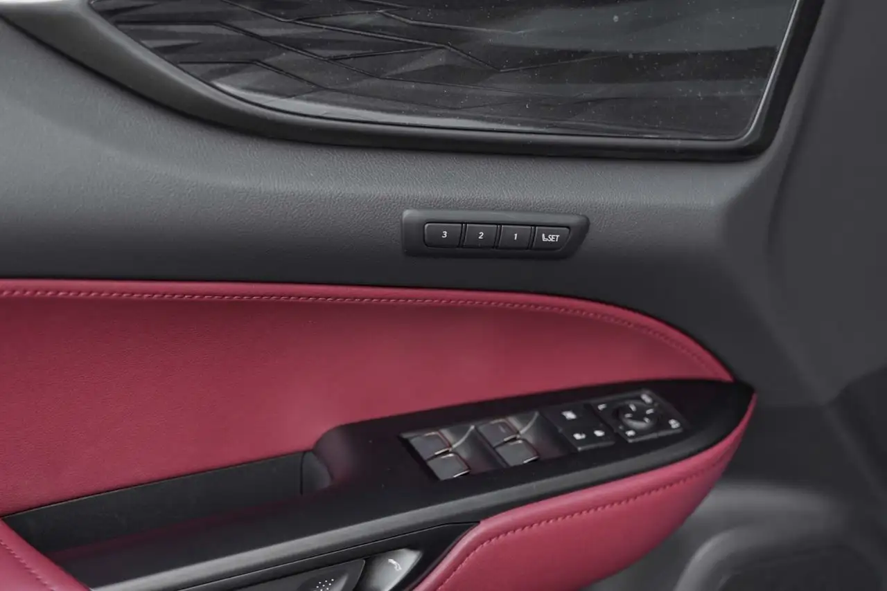 Lexus NX снимка Lexus NX
