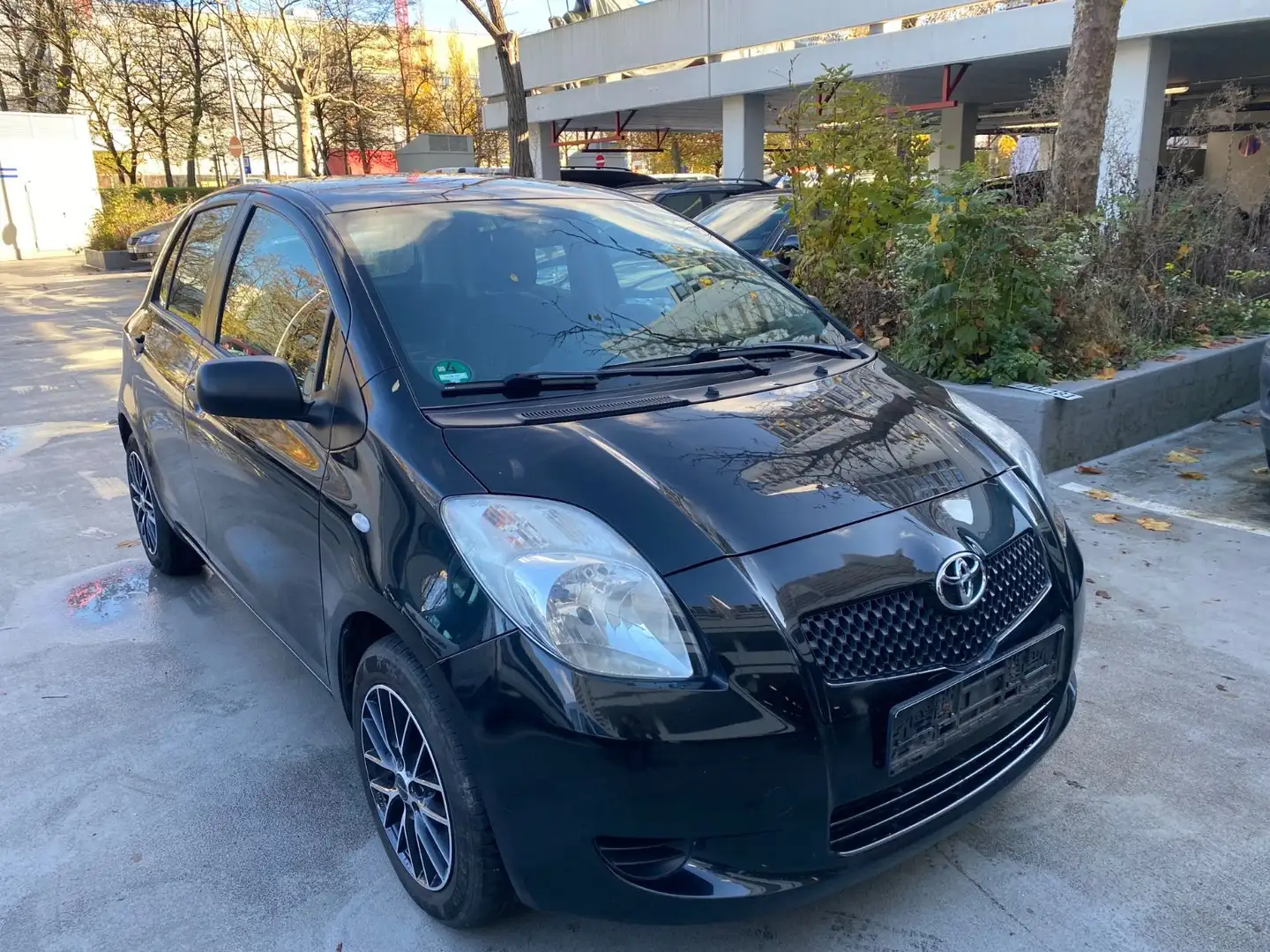Toyota Yaris 1,3 Klima Alu Tüv 7.26 Top Zust01708044052 Schwarz - 1