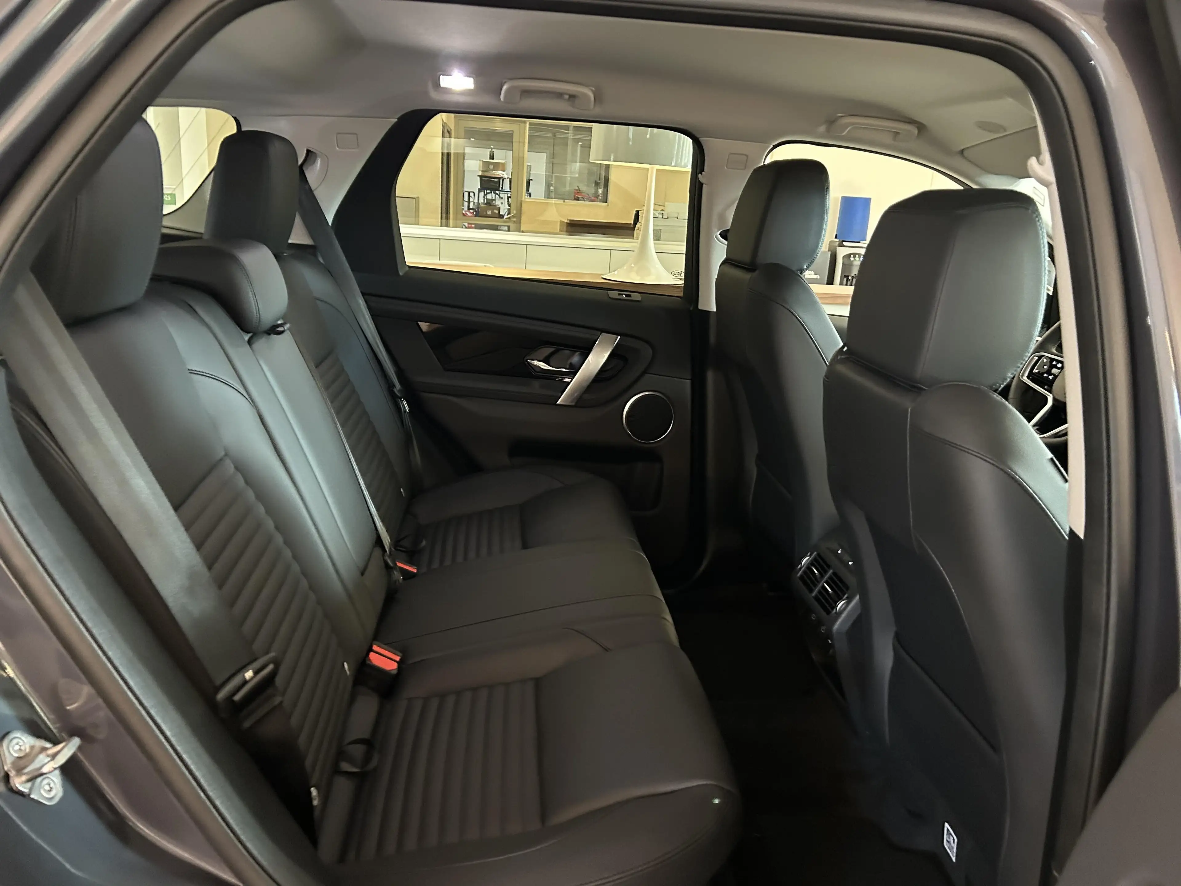 Land Rover Discovery Sport S P270e — photo 5