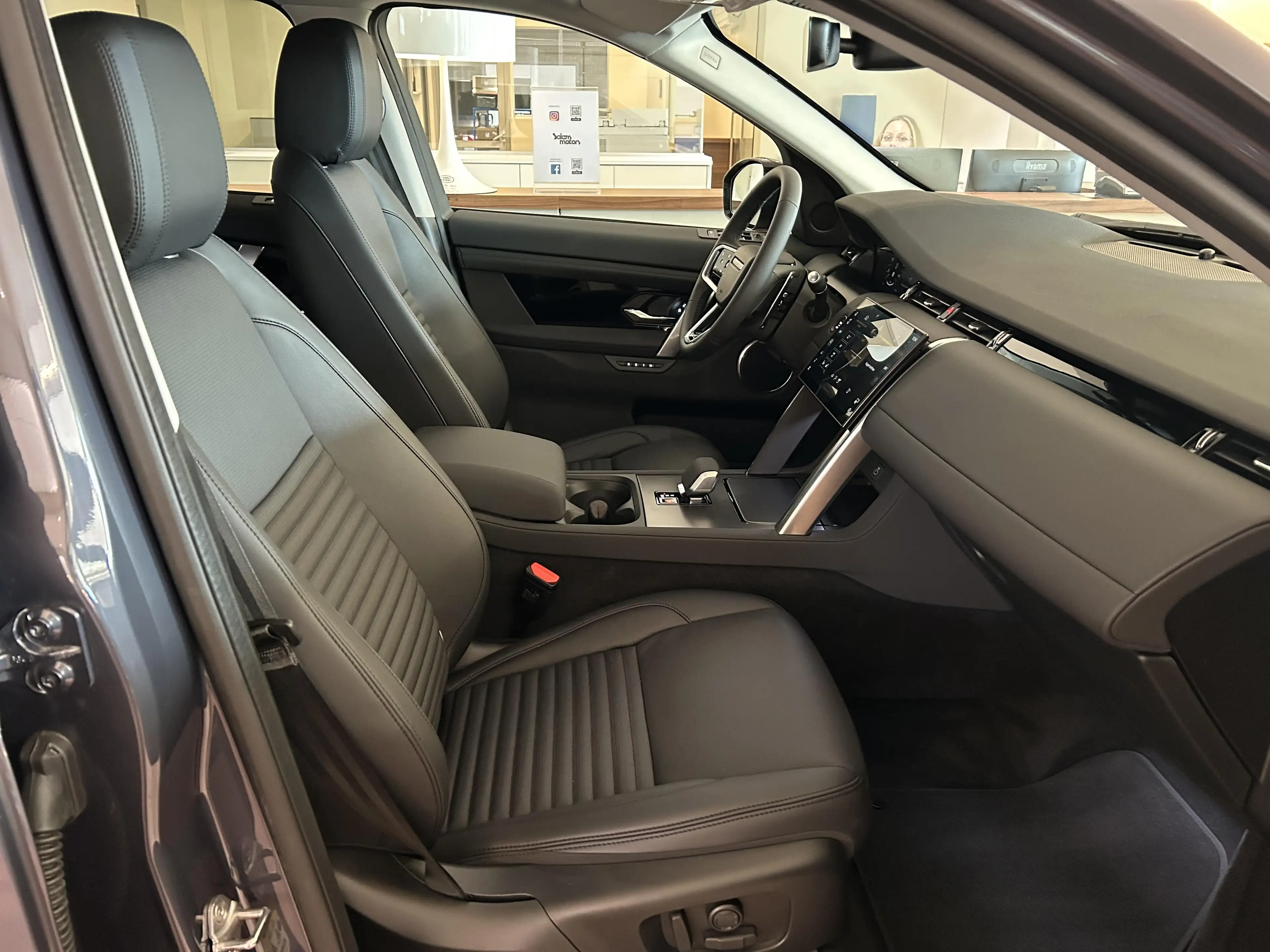 Land Rover Discovery Sport S P270e — photo 3