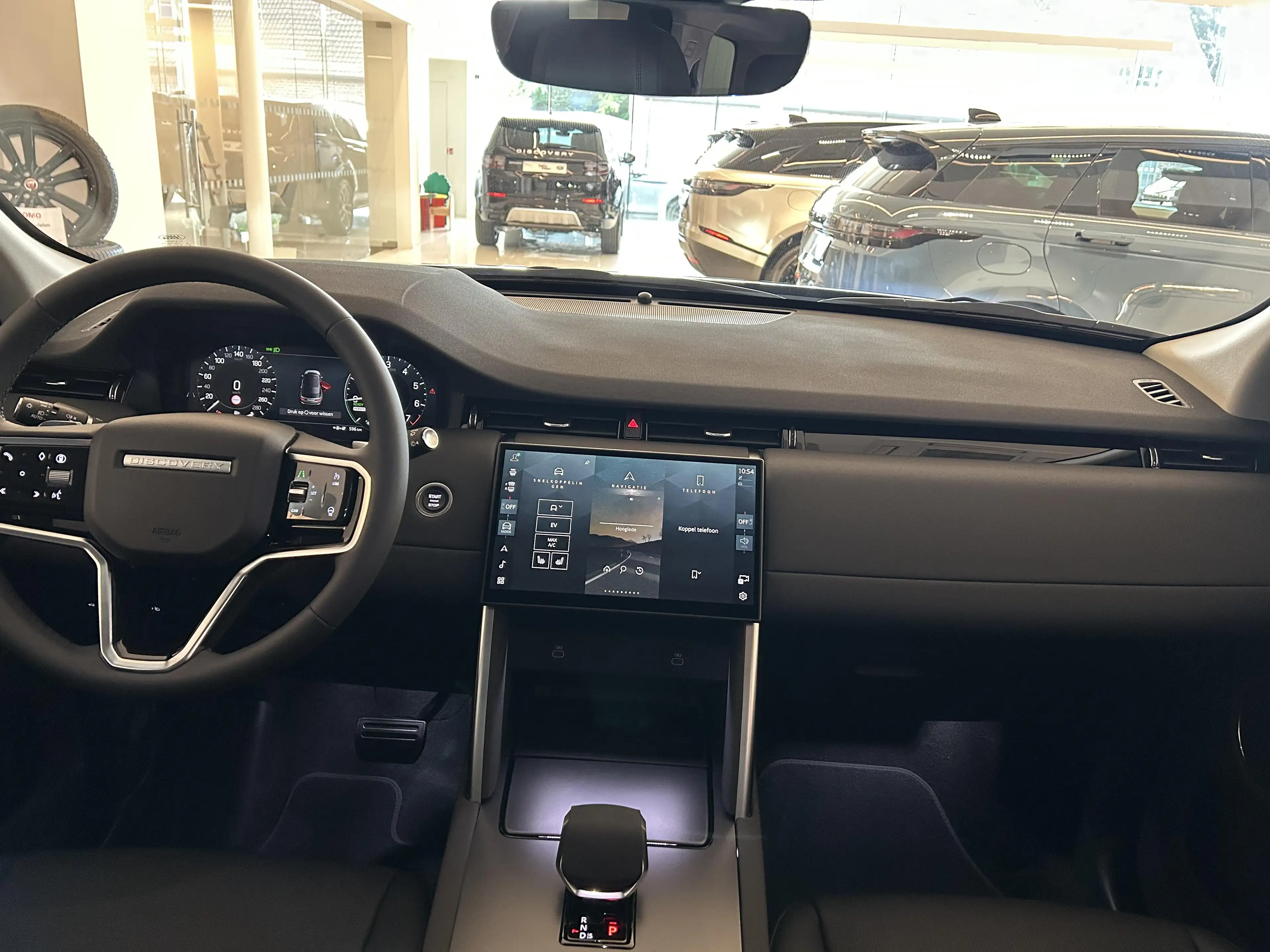 Land Rover Discovery Sport S P270e — photo 4