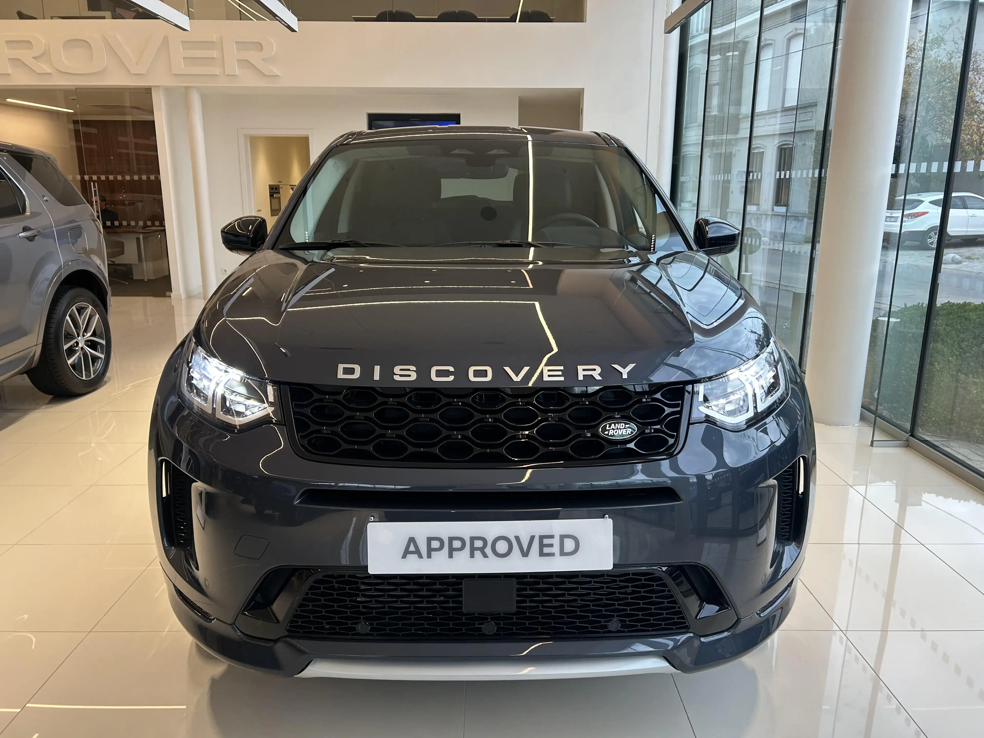 Land Rover Discovery Sport S P270e — photo 8