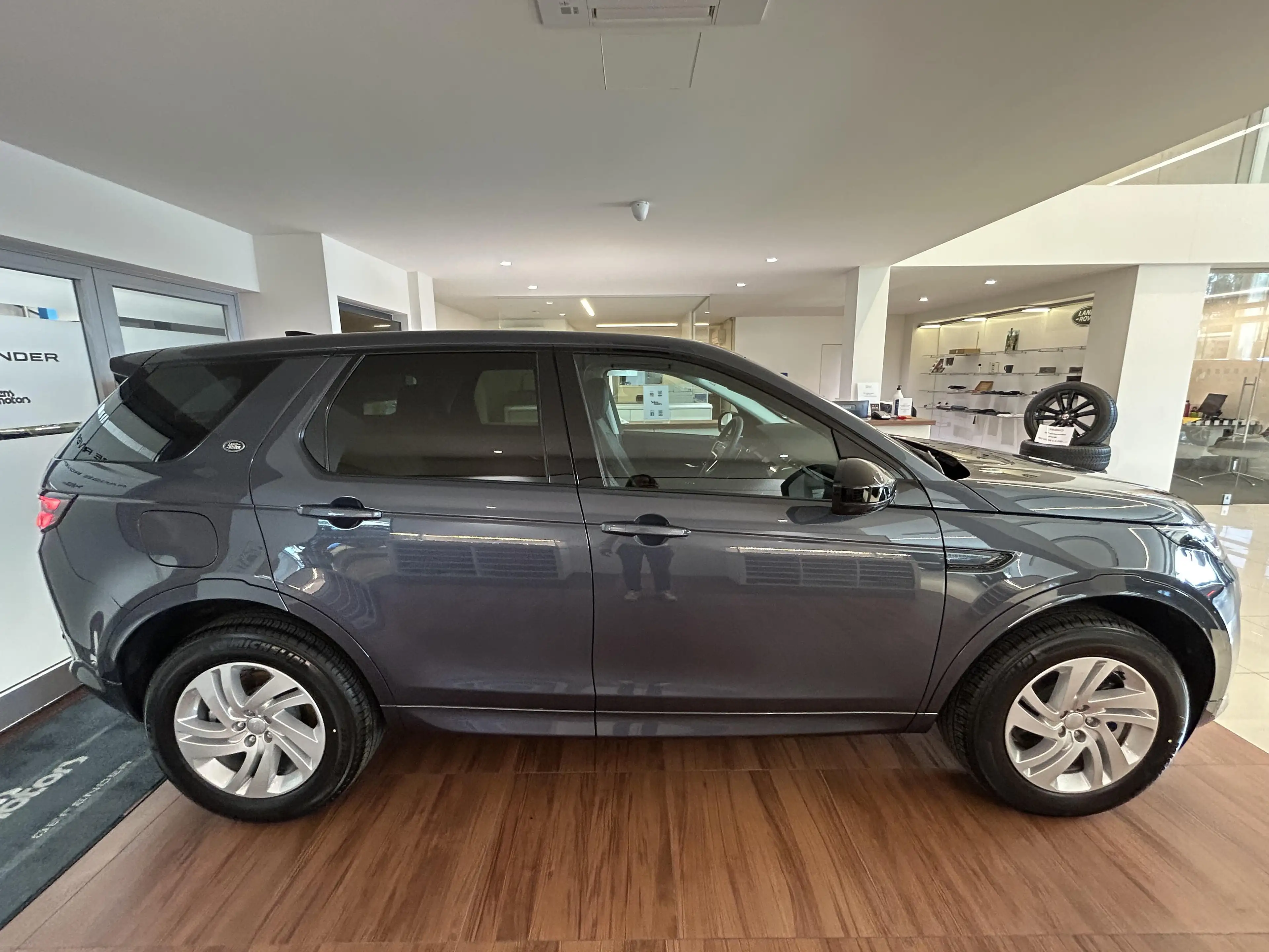 Land Rover Discovery Sport S P270e — photo 6