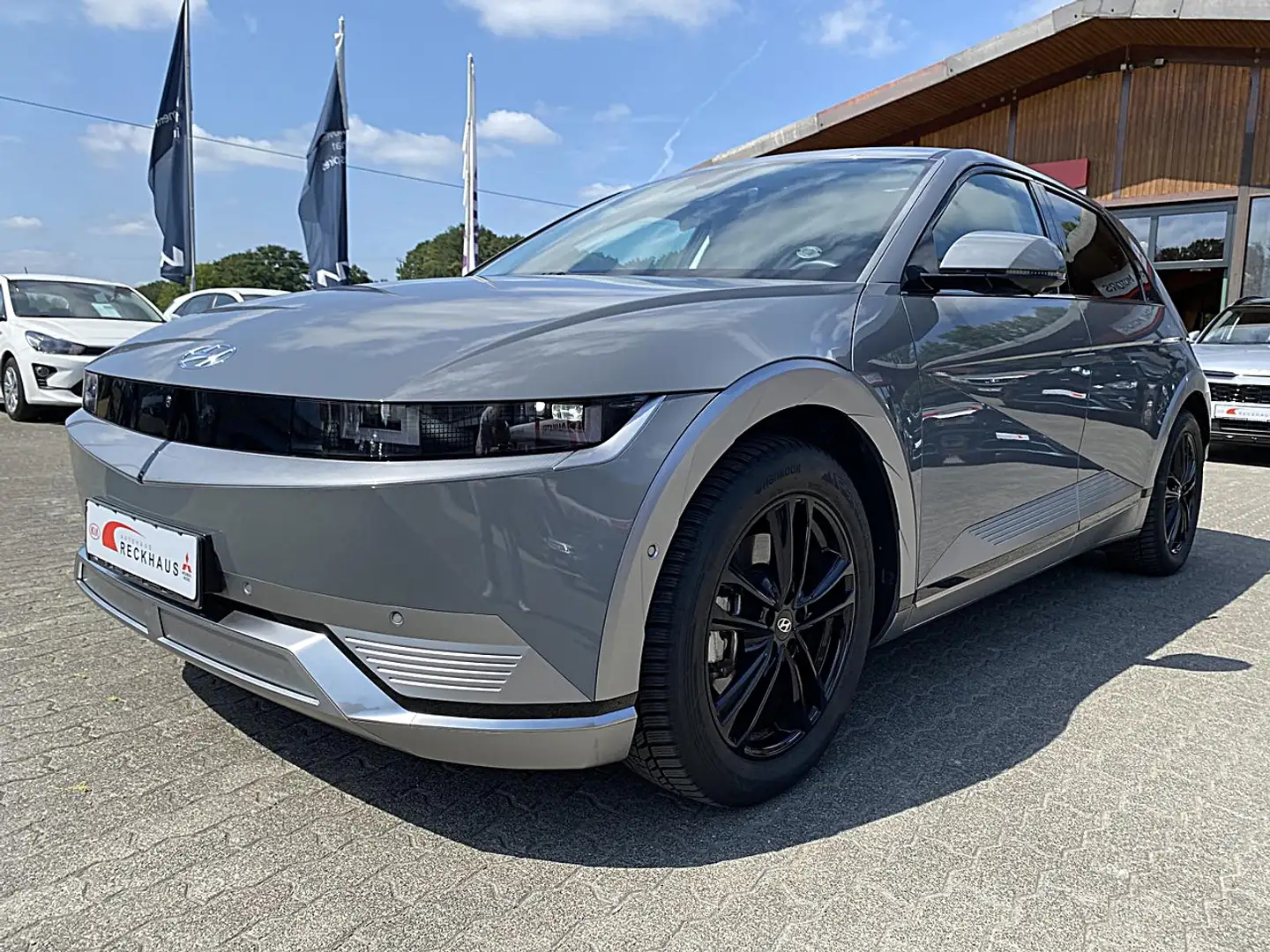 Hyundai IONIQ 5 Uniq Elektro 4WD inkl. 19Zoll WKR Klima Navi Gris - 2