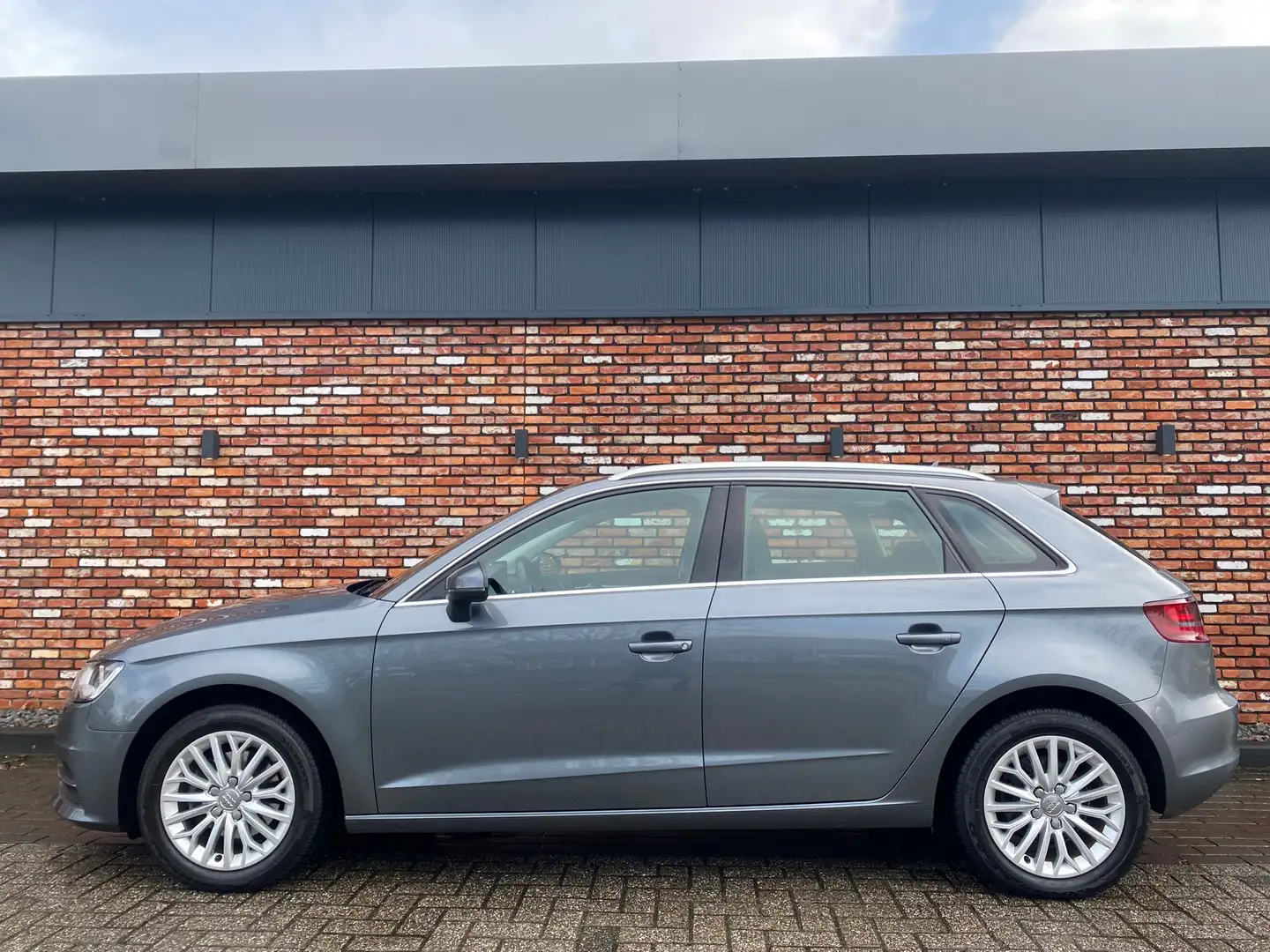Audi A3 SPORTBACK 1.2 TFSI Ambition Cruise Stoelverw 13900 Grau - 2