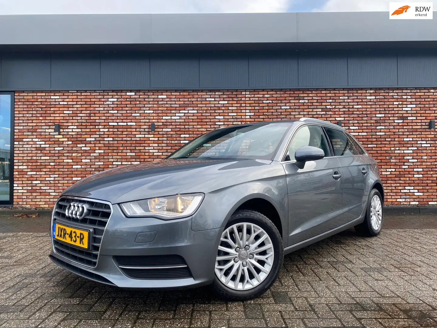 Audi A3 SPORTBACK 1.2 TFSI Ambition Cruise Stoelverw 13900 Grau - 1