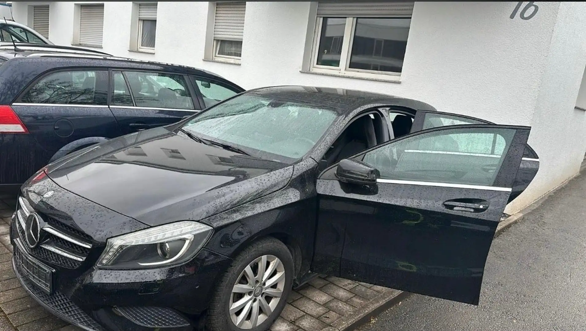 Mercedes-Benz A 180 A 180 7G-DCT 2Style Schwarz - 1