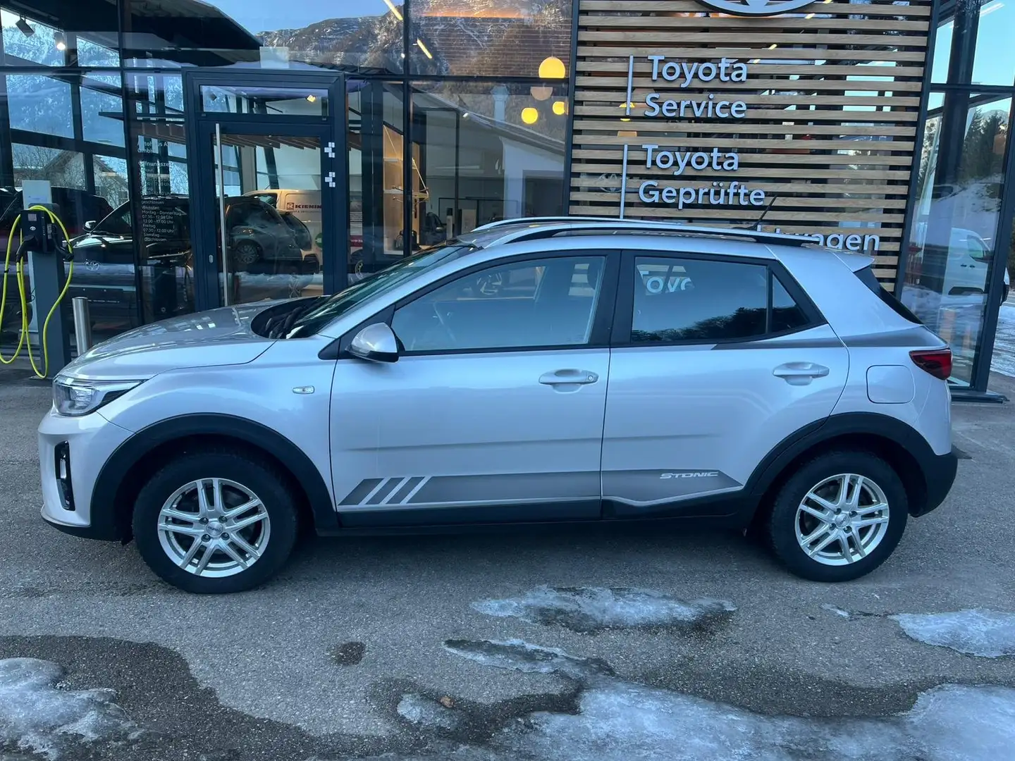 Kia Stonic 1,25 MPI ISG Silber Silber - 1