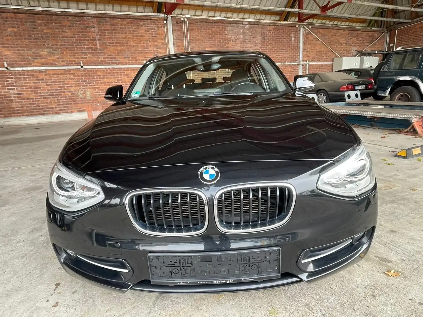 BMW 116 i 5-trg. /AUTOMATIK/PDC/NAVI/SHZ Schwarz - 2