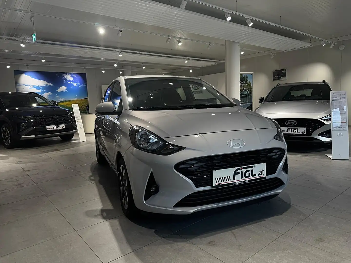 Hyundai i10 1,0 GO PLUS Silber - 1