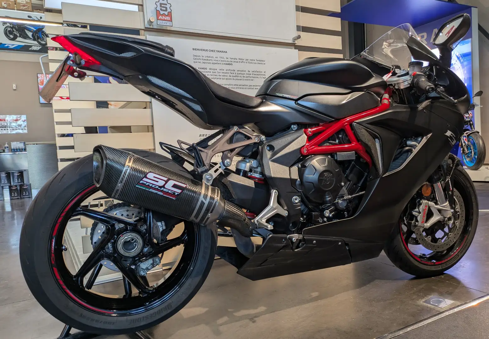 MV Agusta 800 Zwart - 2