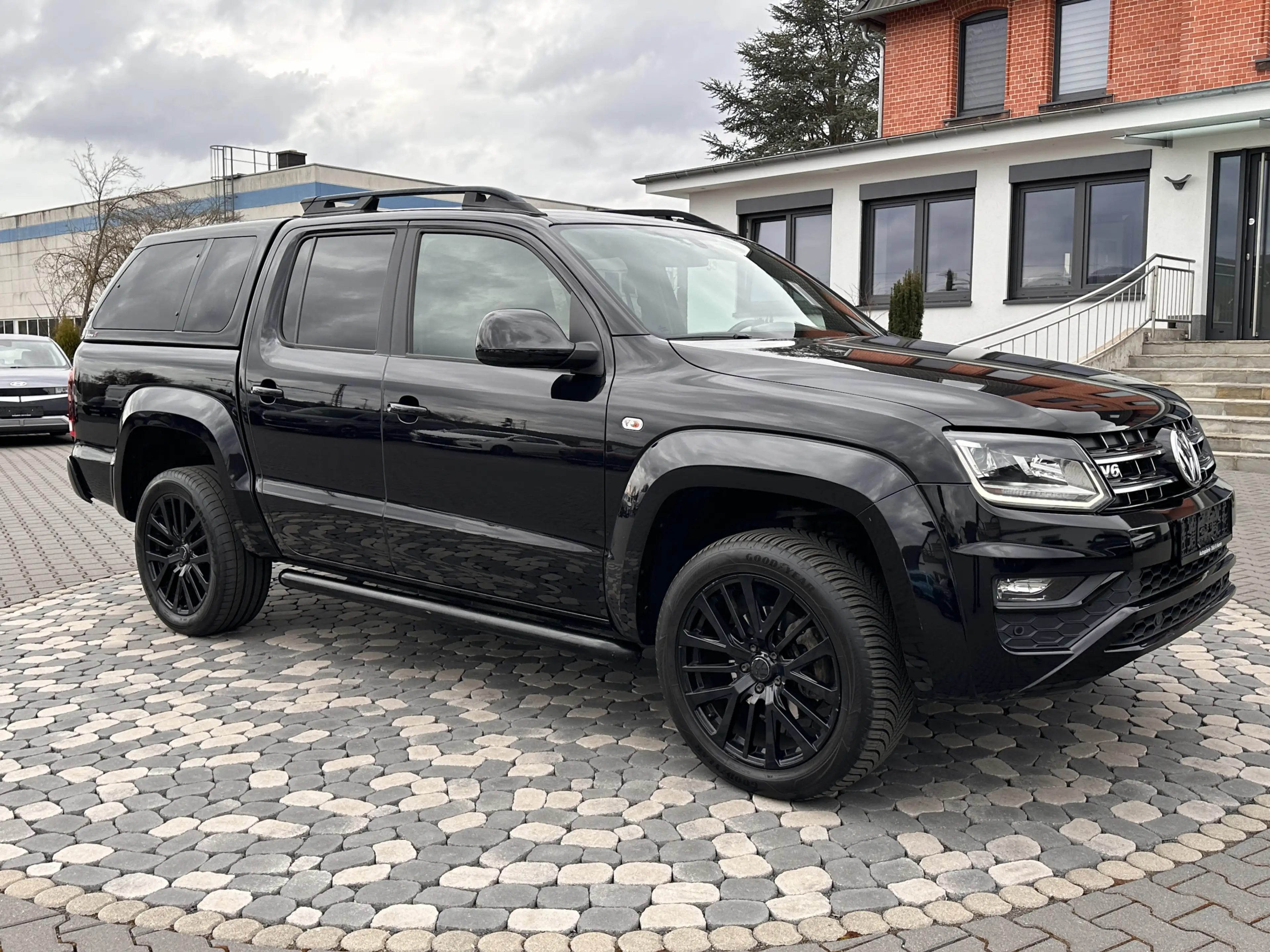 Volkswagen Amarok Highline 4Motion BLACK-STYLE XEN CAM 20 — photo 2