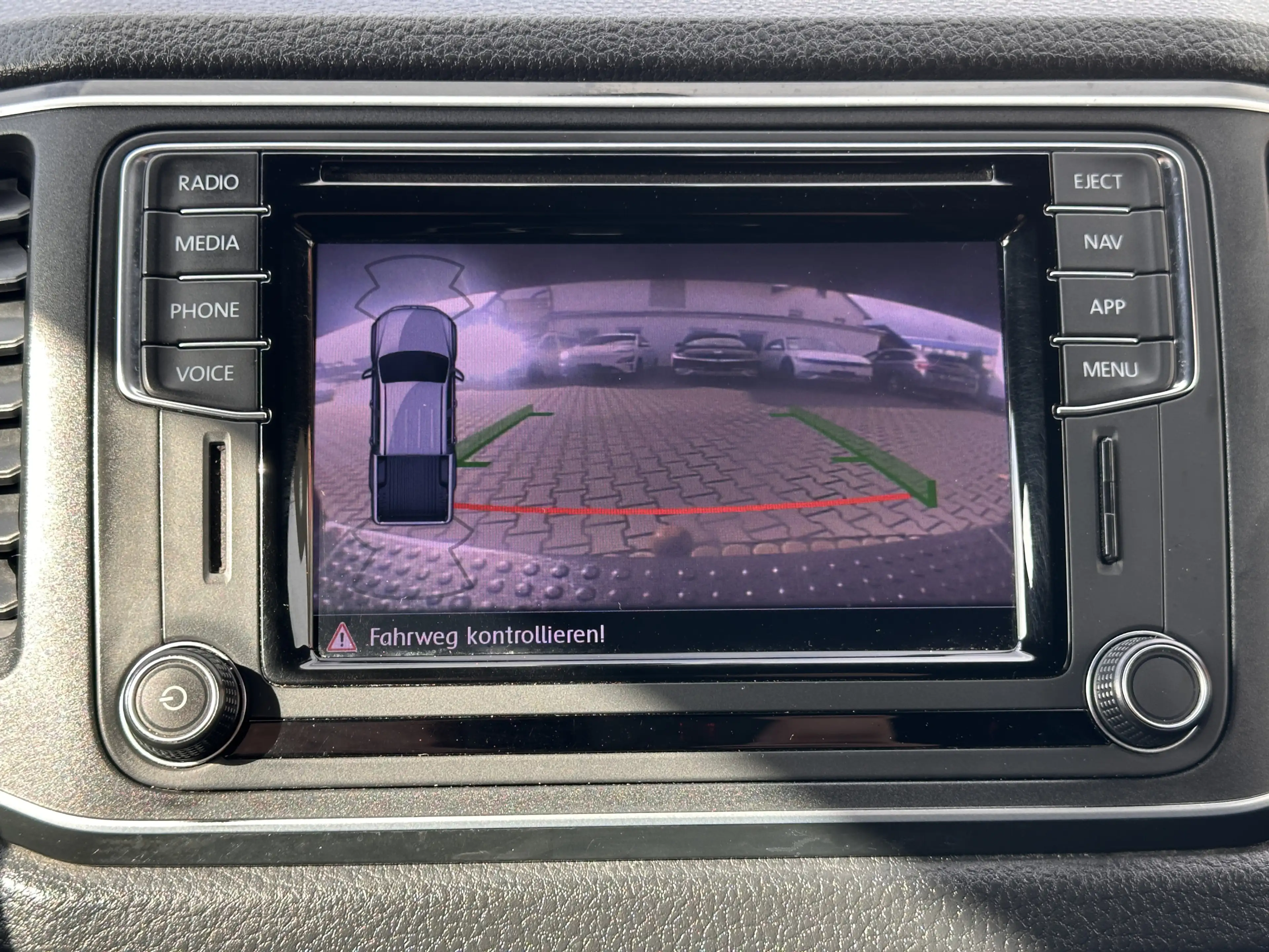 Volkswagen Amarok Highline 4Motion BLACK-STYLE XEN CAM 20 — photo 19