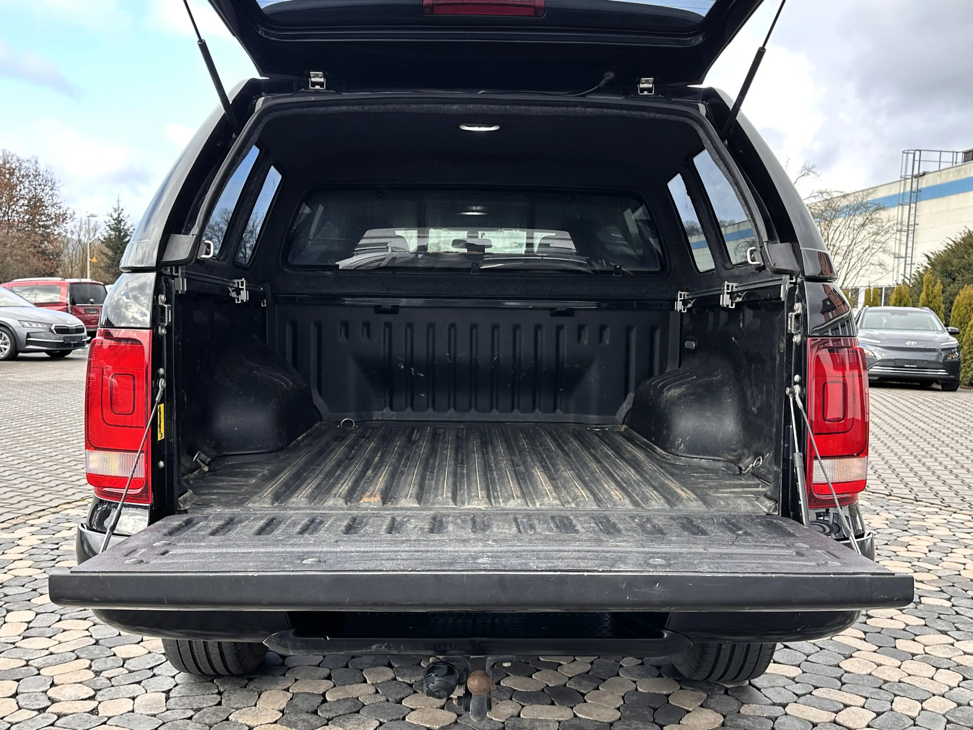 Volkswagen Amarok Highline 4Motion BLACK-STYLE XEN CAM 20 — photo 24