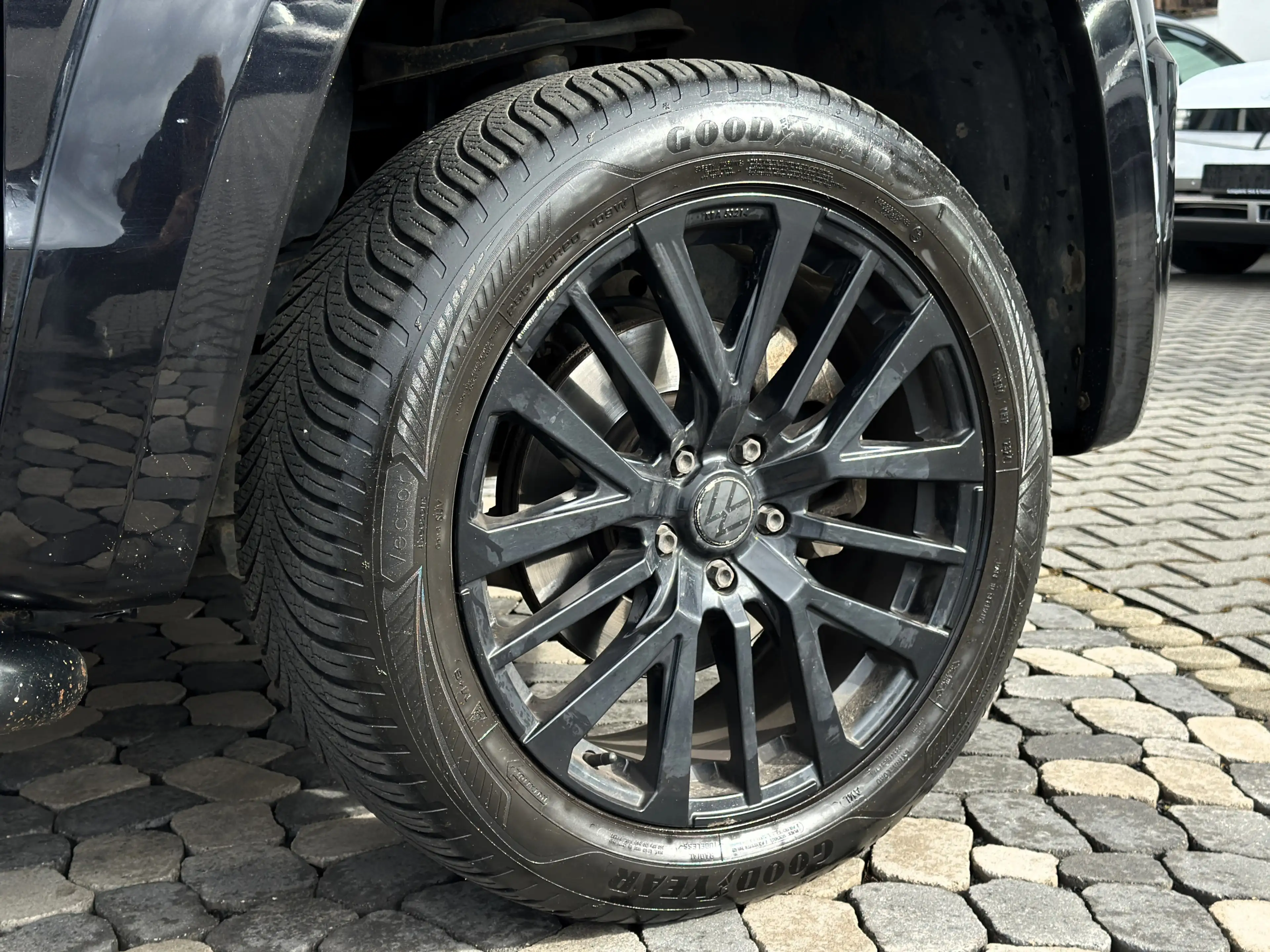 Volkswagen Amarok Highline 4Motion BLACK-STYLE XEN CAM 20 — photo 22