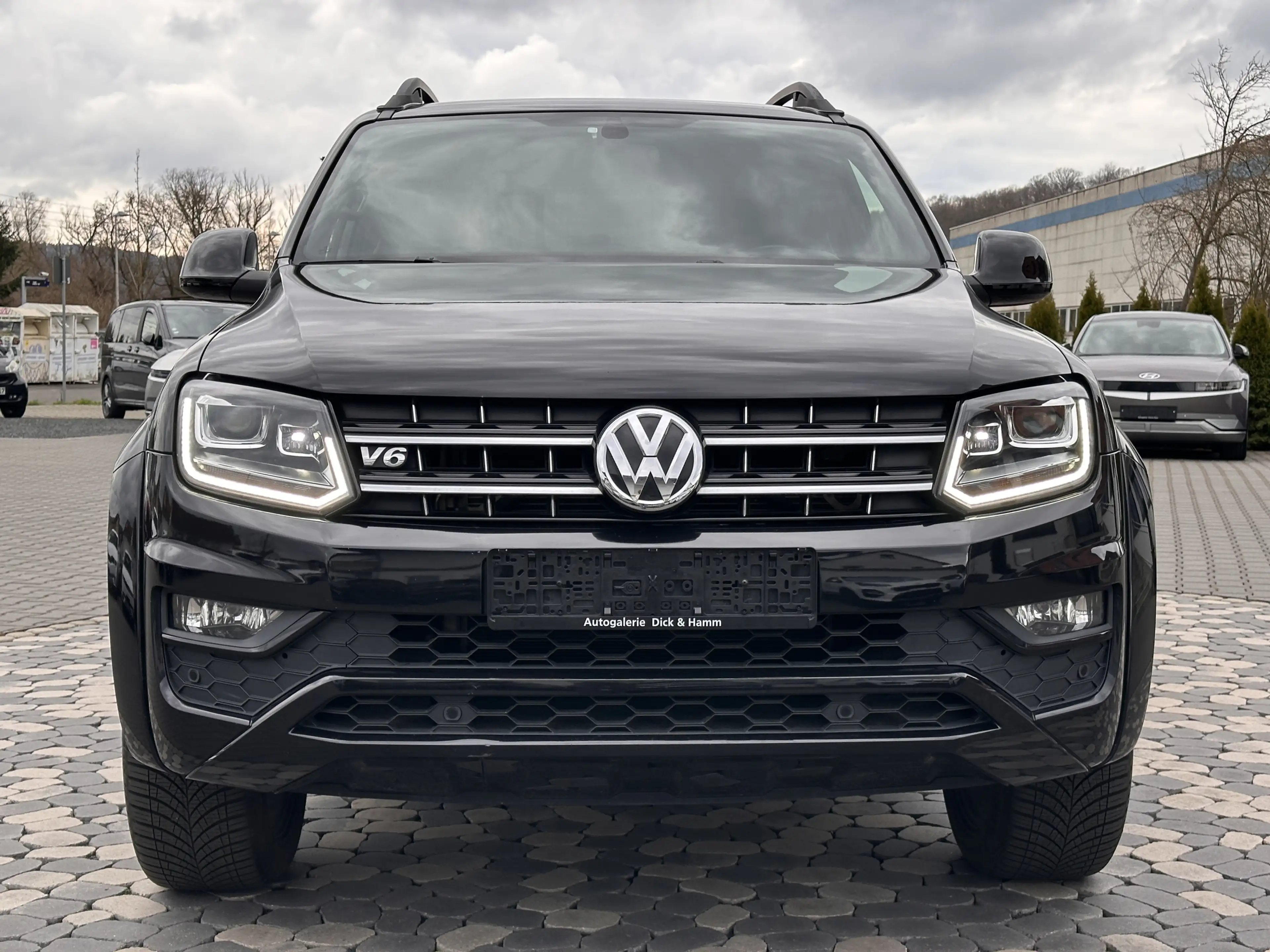 Volkswagen Amarok Highline 4Motion BLACK-STYLE XEN CAM 20 — photo 3