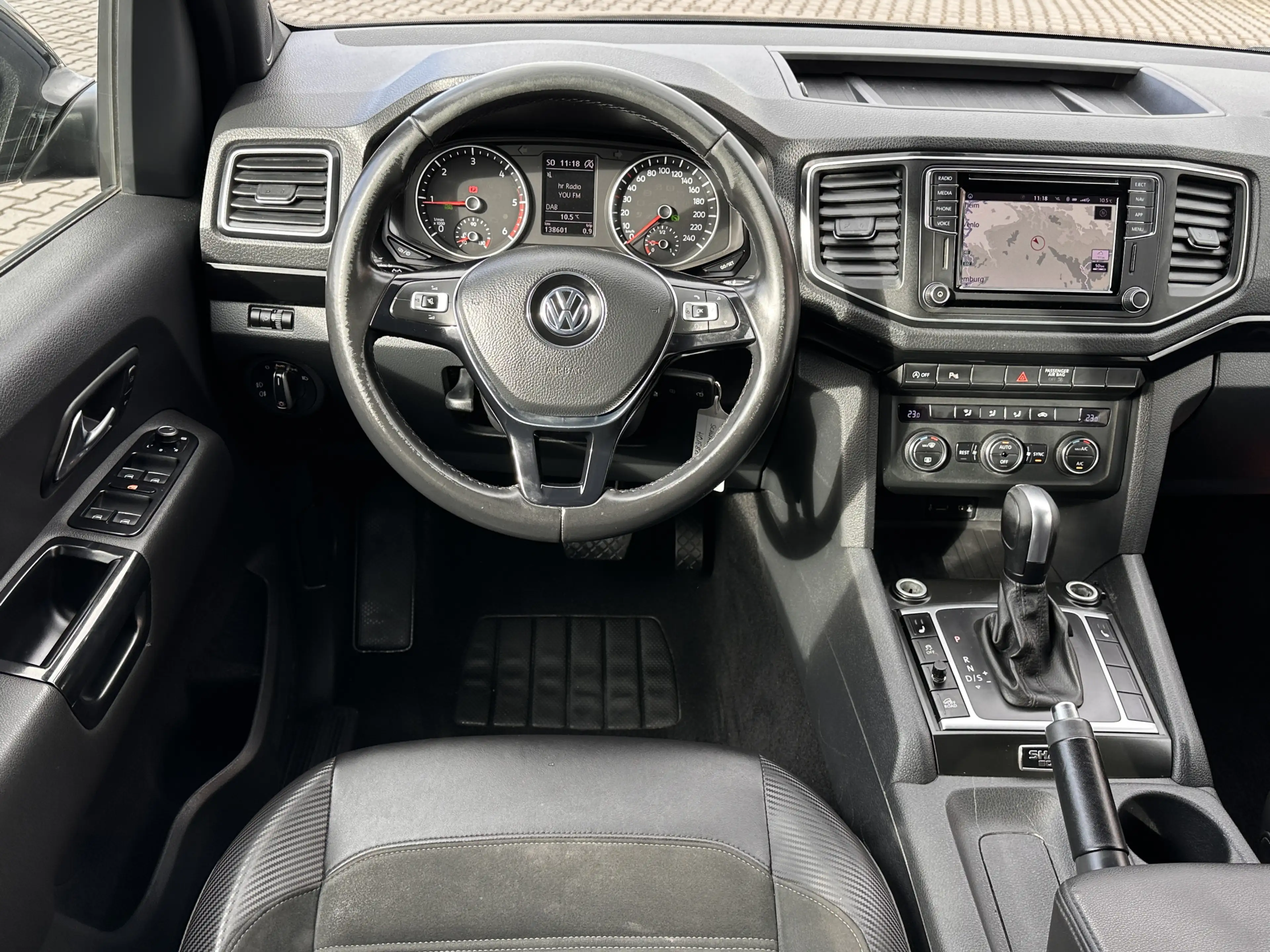 Volkswagen Amarok Highline 4Motion BLACK-STYLE XEN CAM 20 — photo 15