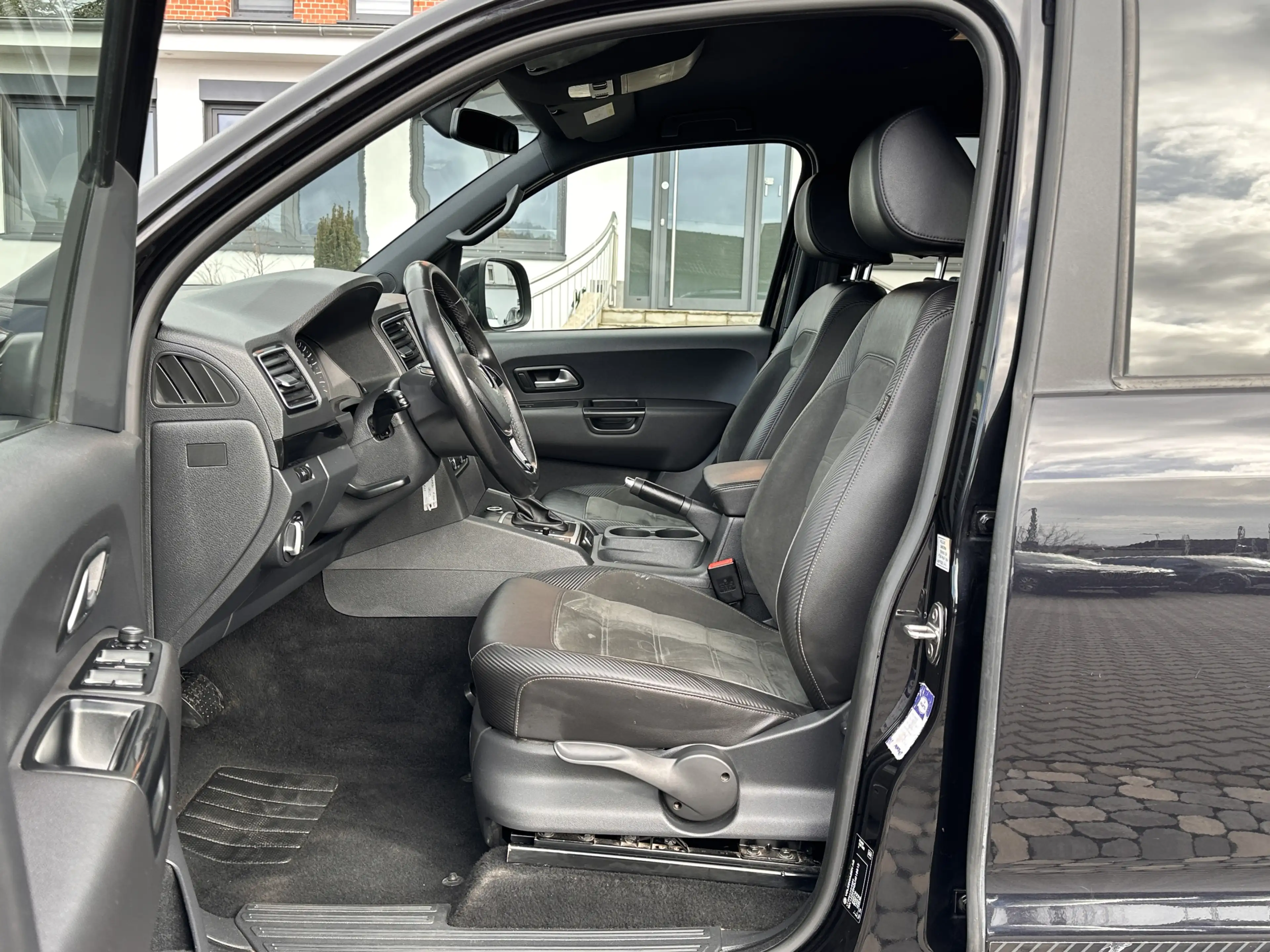 Volkswagen Amarok Highline 4Motion BLACK-STYLE XEN CAM 20 — photo 12