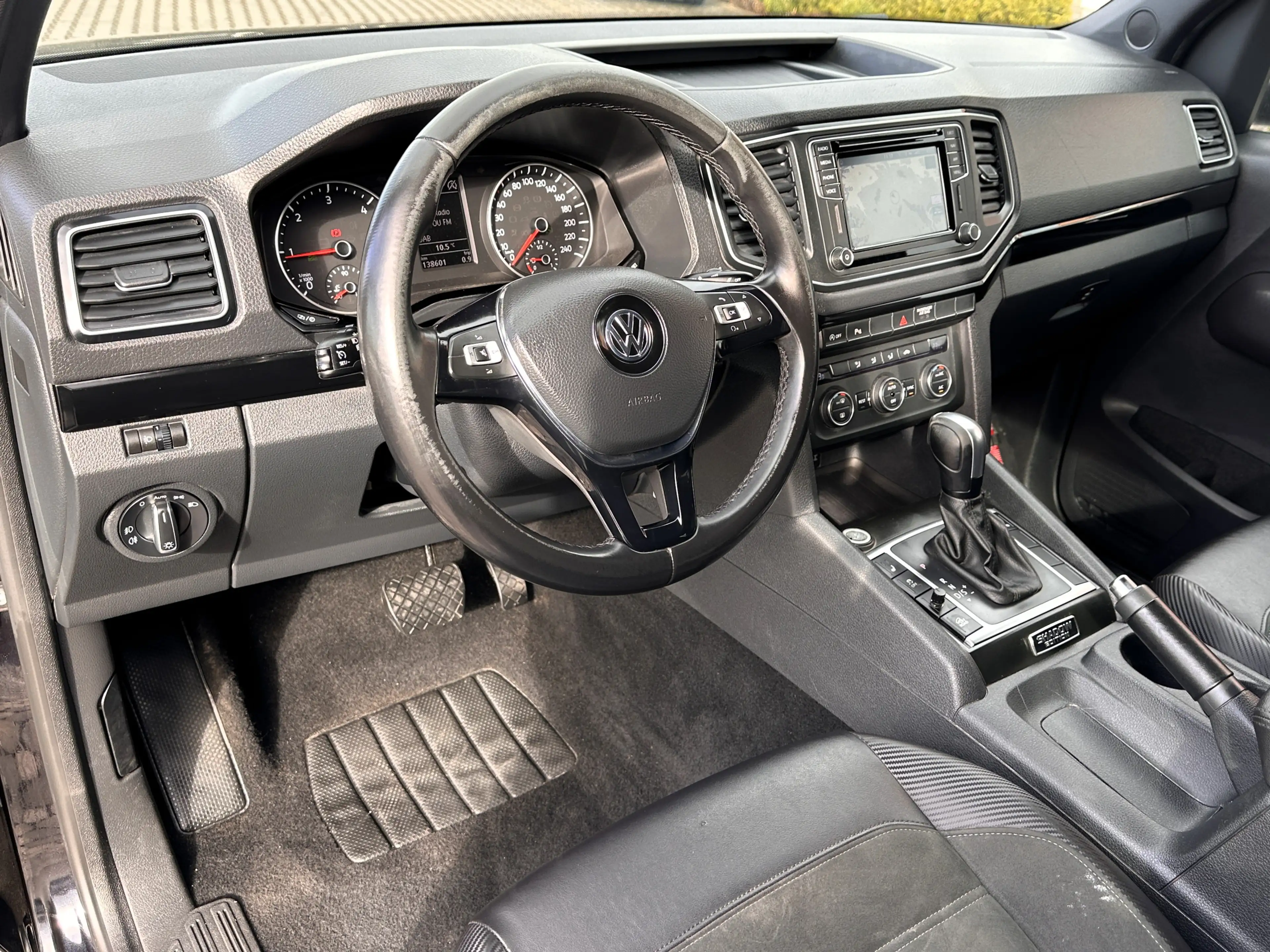 Volkswagen Amarok Highline 4Motion BLACK-STYLE XEN CAM 20 — photo 14