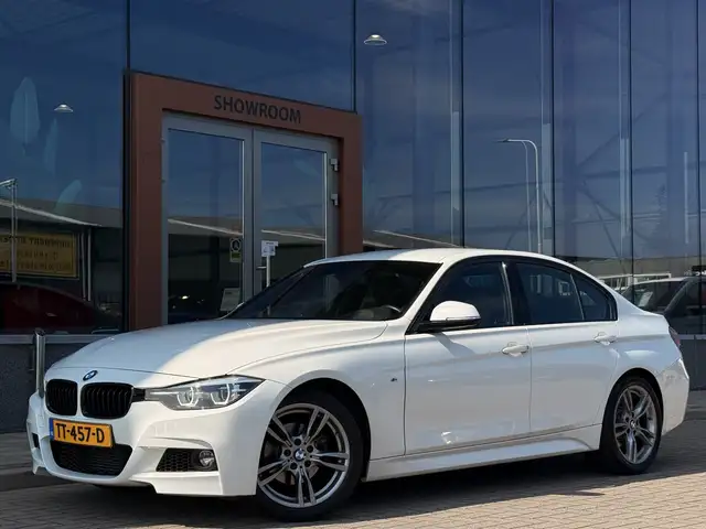 BMW 318 3-serie 318i M Sport Edition | Cruise | Leder | St