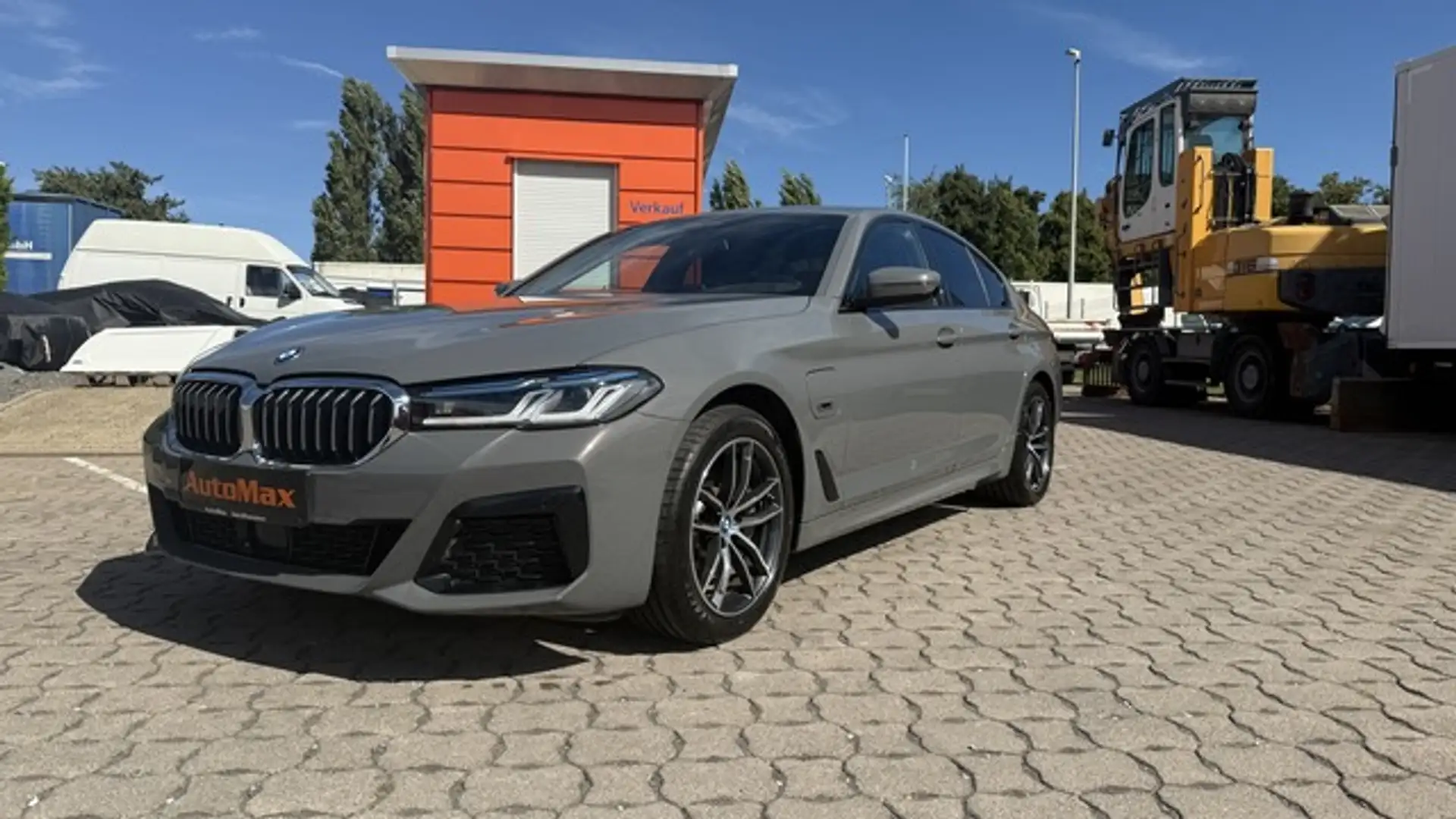 BMW 530 e xDrive M Paket Laserlicht Leder Navi PDC Grau - 1
