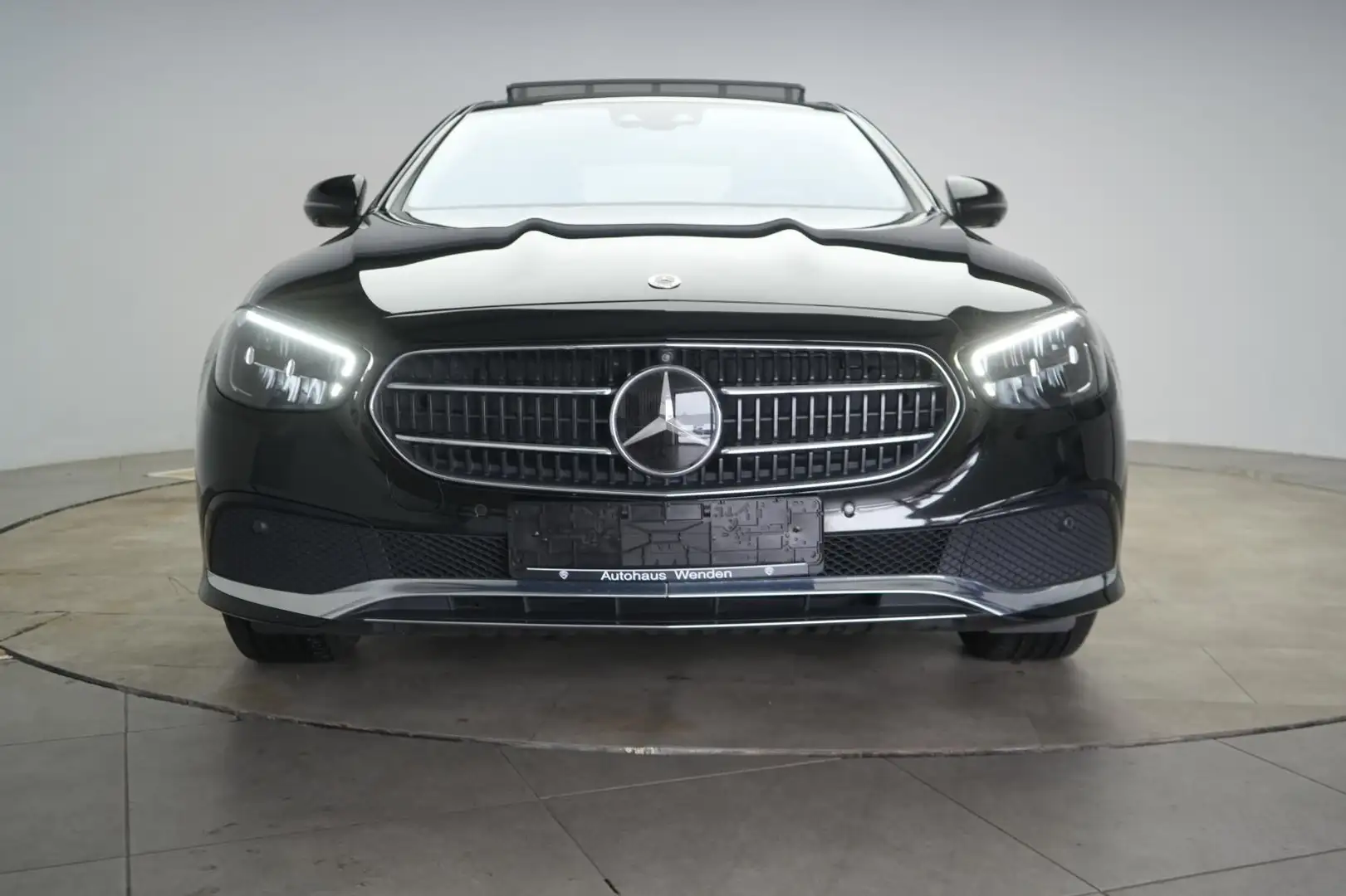 Mercedes-Benz E 220 d 9G-Tronic  Avantgarde Distronic/Kamera/B Noir - 2
