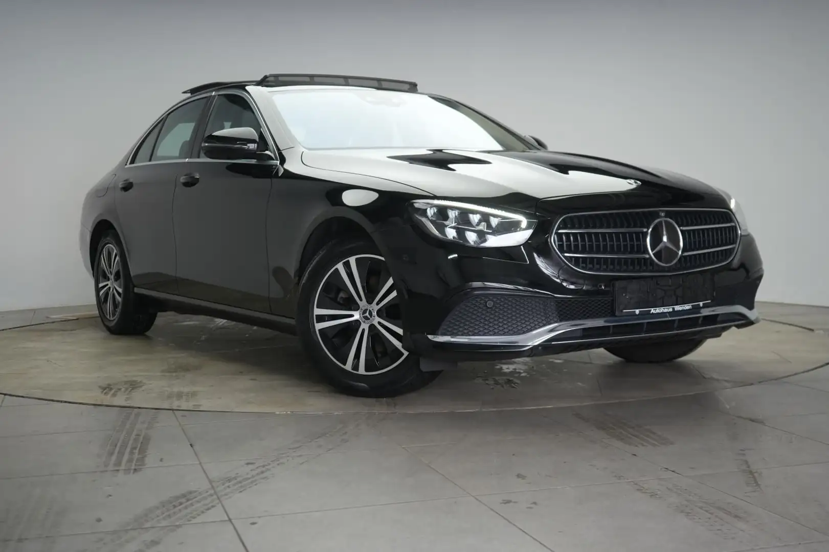 Mercedes-Benz E 220 d 9G-Tronic  Avantgarde Distronic/Kamera/B Noir - 1