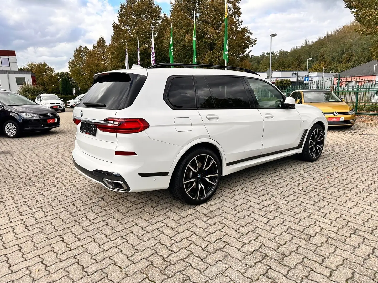 BMW X7 xDrive 30d M Sport Laser ACC Sky HUD Luft 360 Bílá - 2