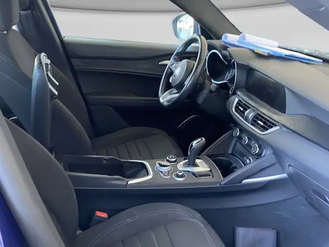 Alfa Romeo Stelvio view 4