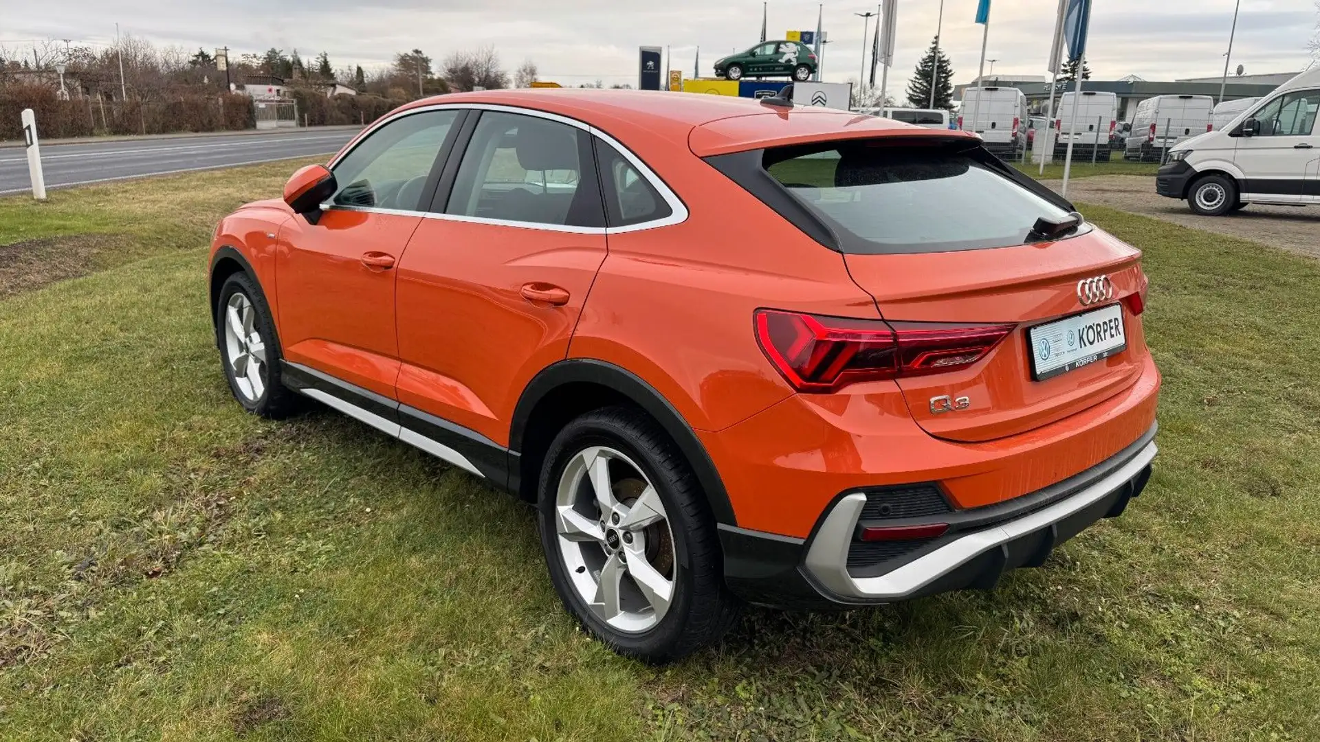 Audi Q3 Sportback 35 TDI S line Orange - 2