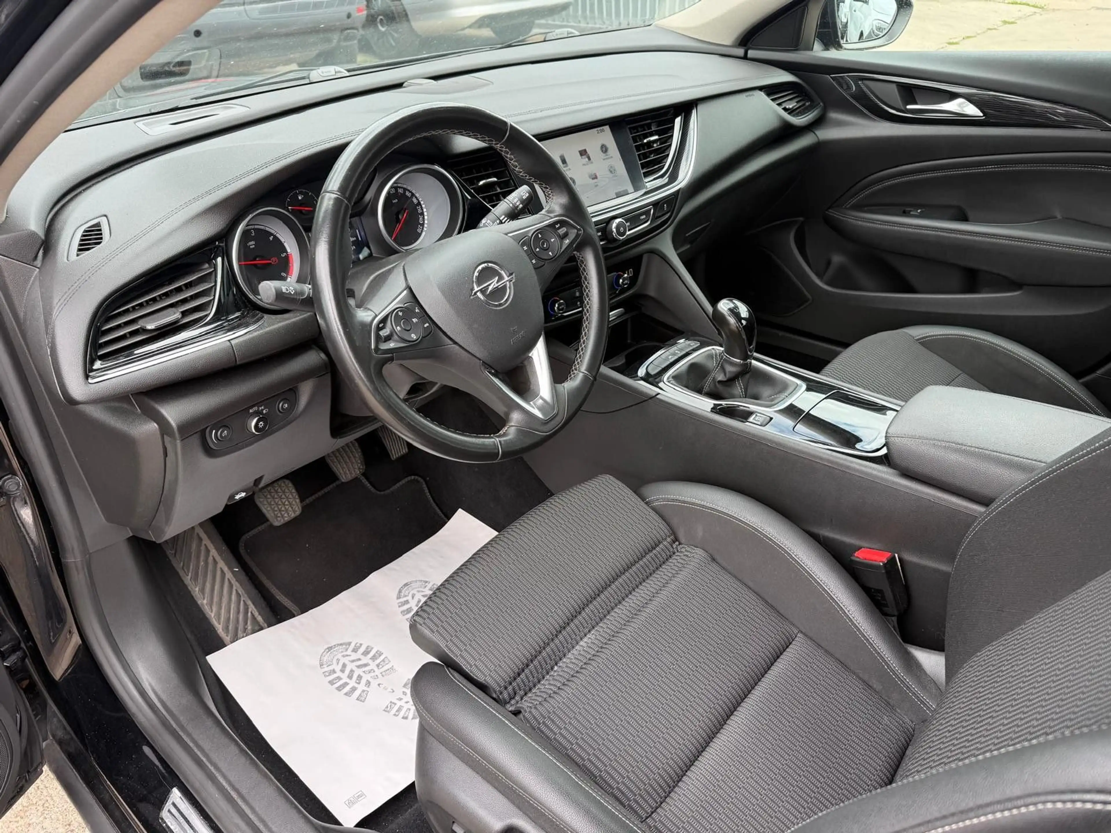 Opel Insignia B Sports Tourer Inno4x4*TUV NEU*AHK* — photo 9